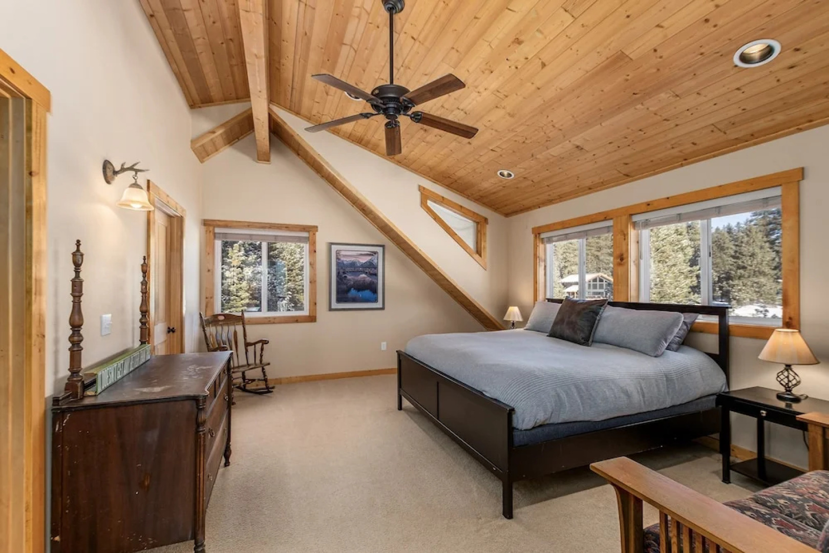 Peterson Acres 3 Bedroom Home by NW Comfy Cabins by RedAwning