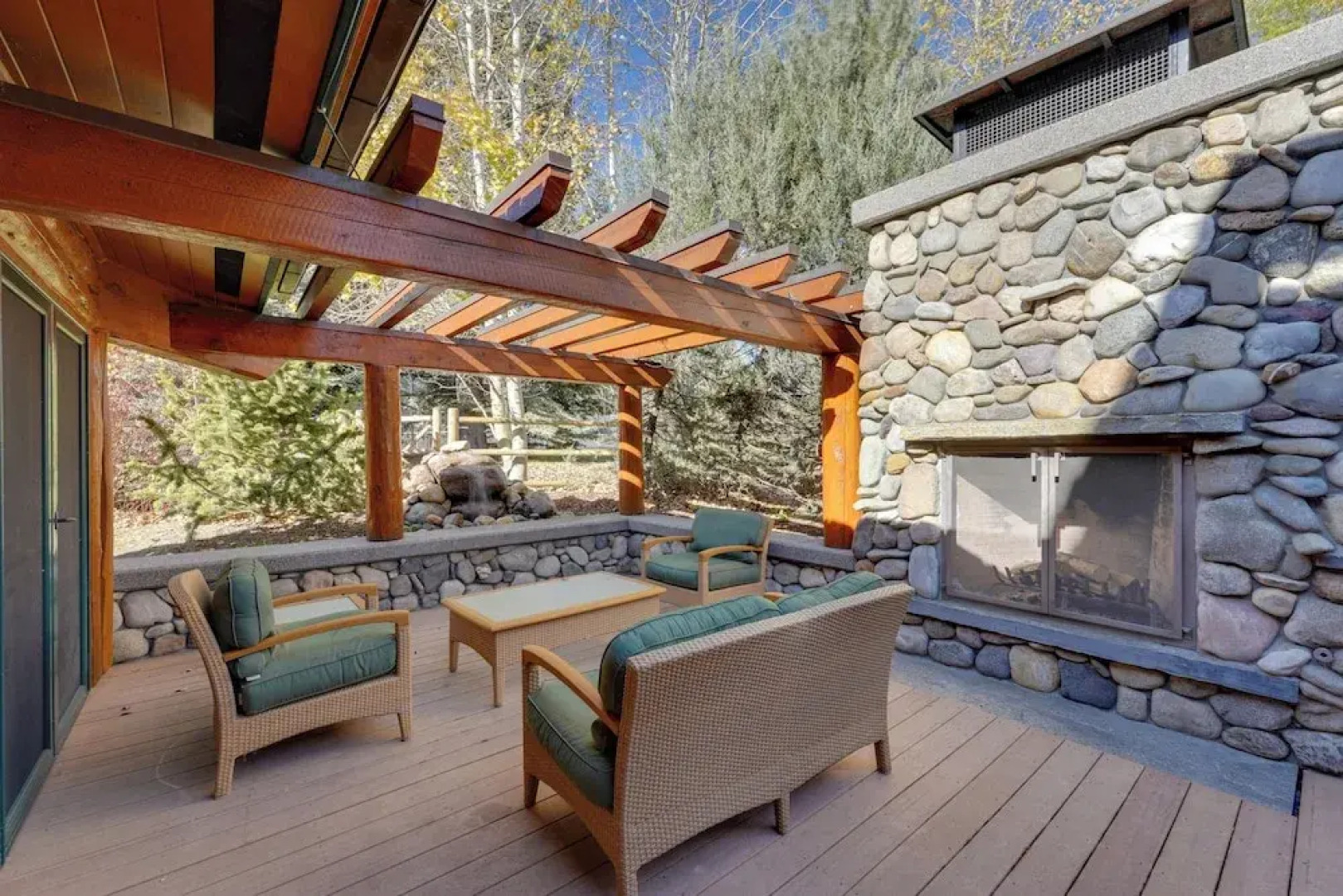 Sun Valley Log Home w/ Hot Tub & Mtn Views!