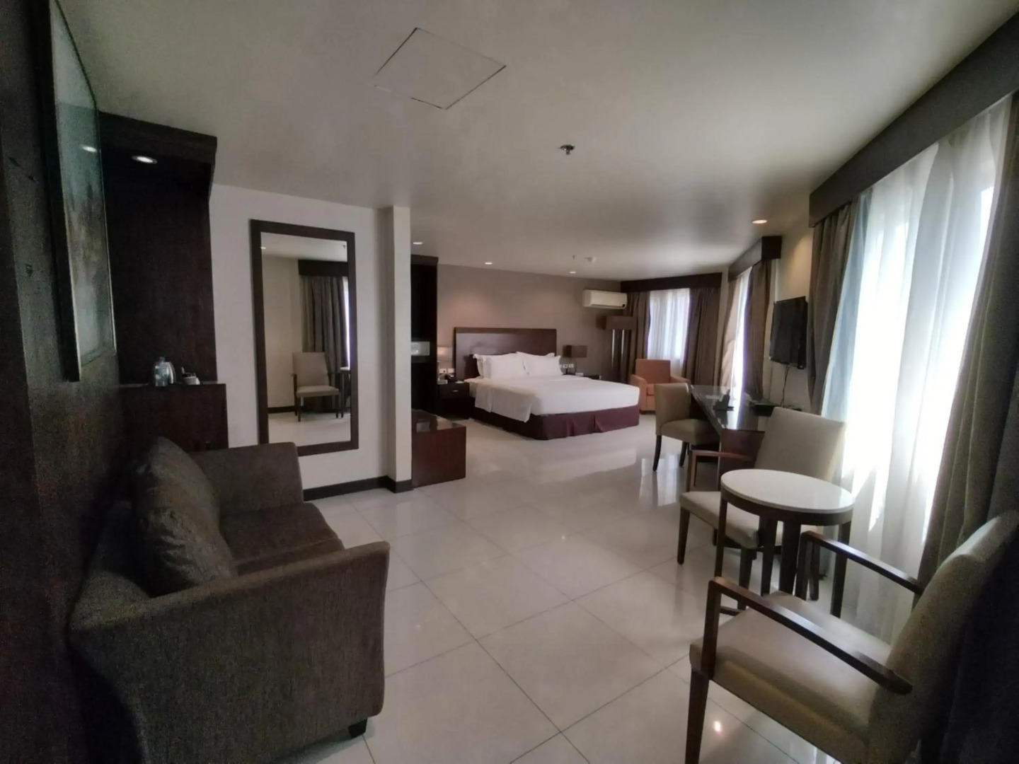 Mandarin Plaza Hotel