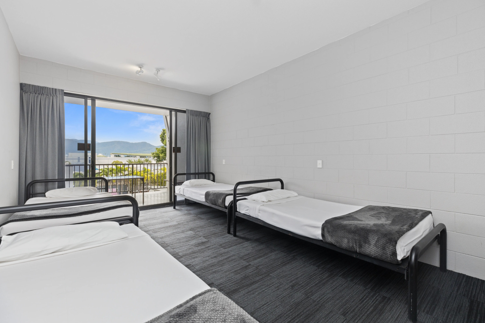 Gilligan's Backpackers Hotel & Resort