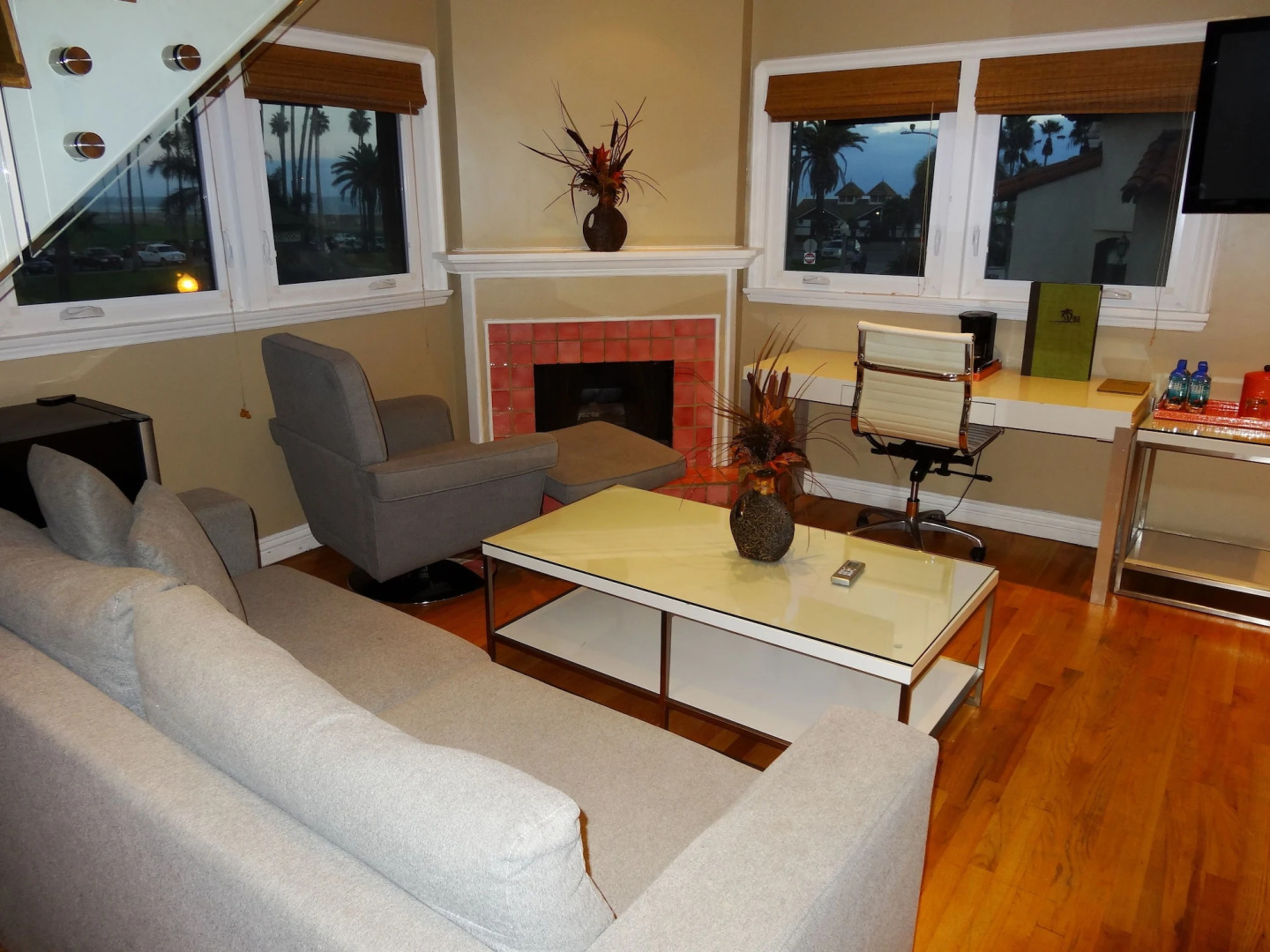 Balboa Inn, On the Beach