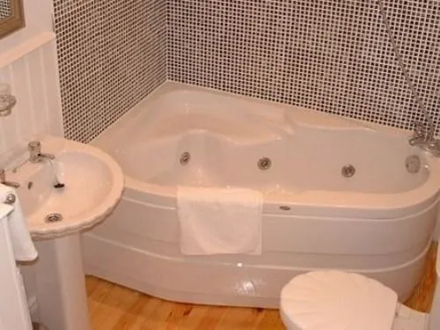 Clarmont Guest House