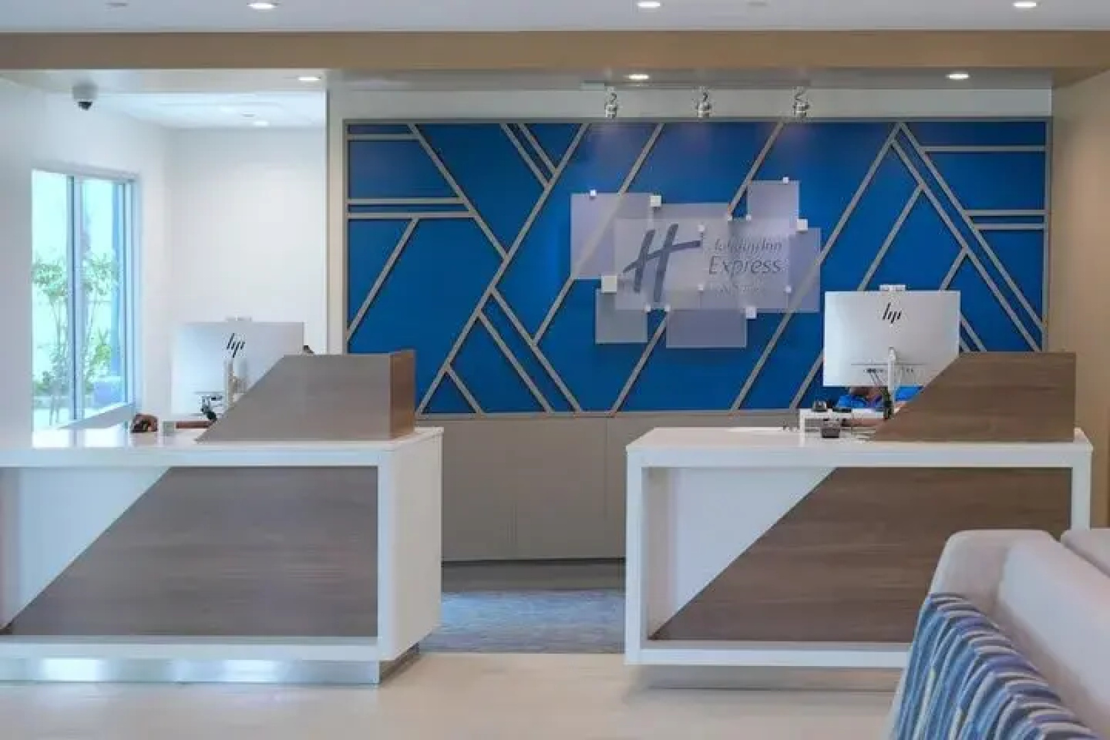 Holiday Inn Express & Suites DIAMOND