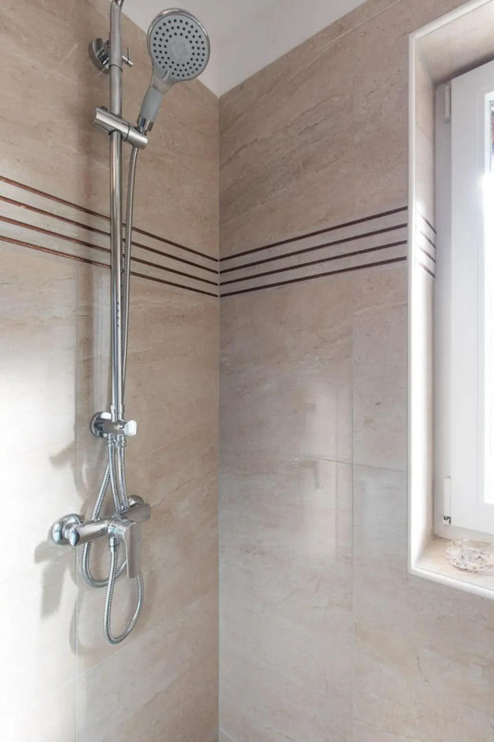 Apartment Doris, Nenadici