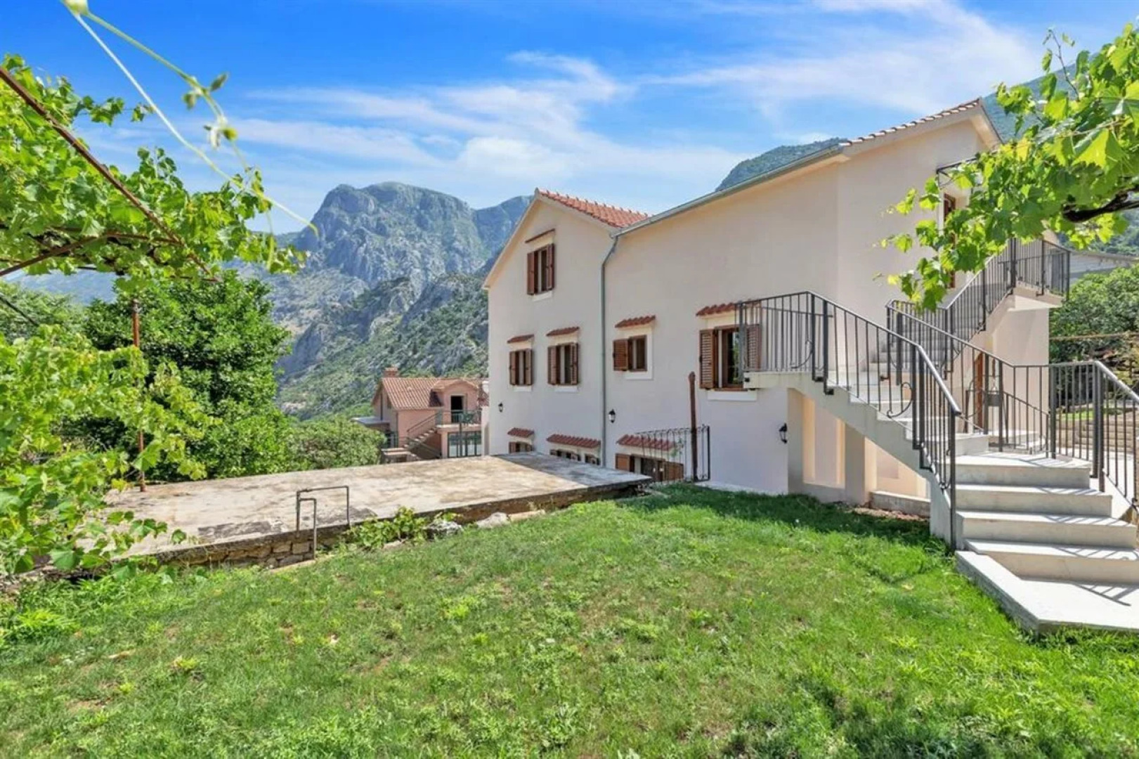 Apartments Mezini 11