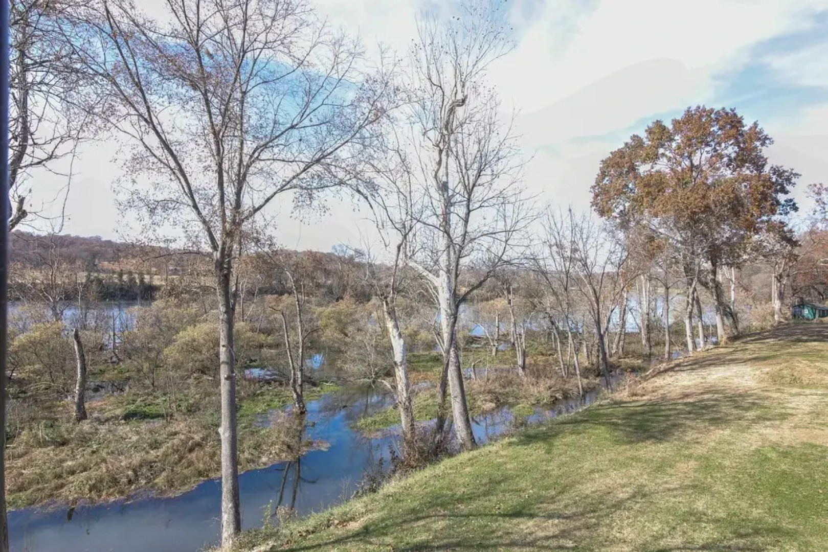 Riverfront Cotter Home: Close to Trout Fishing!