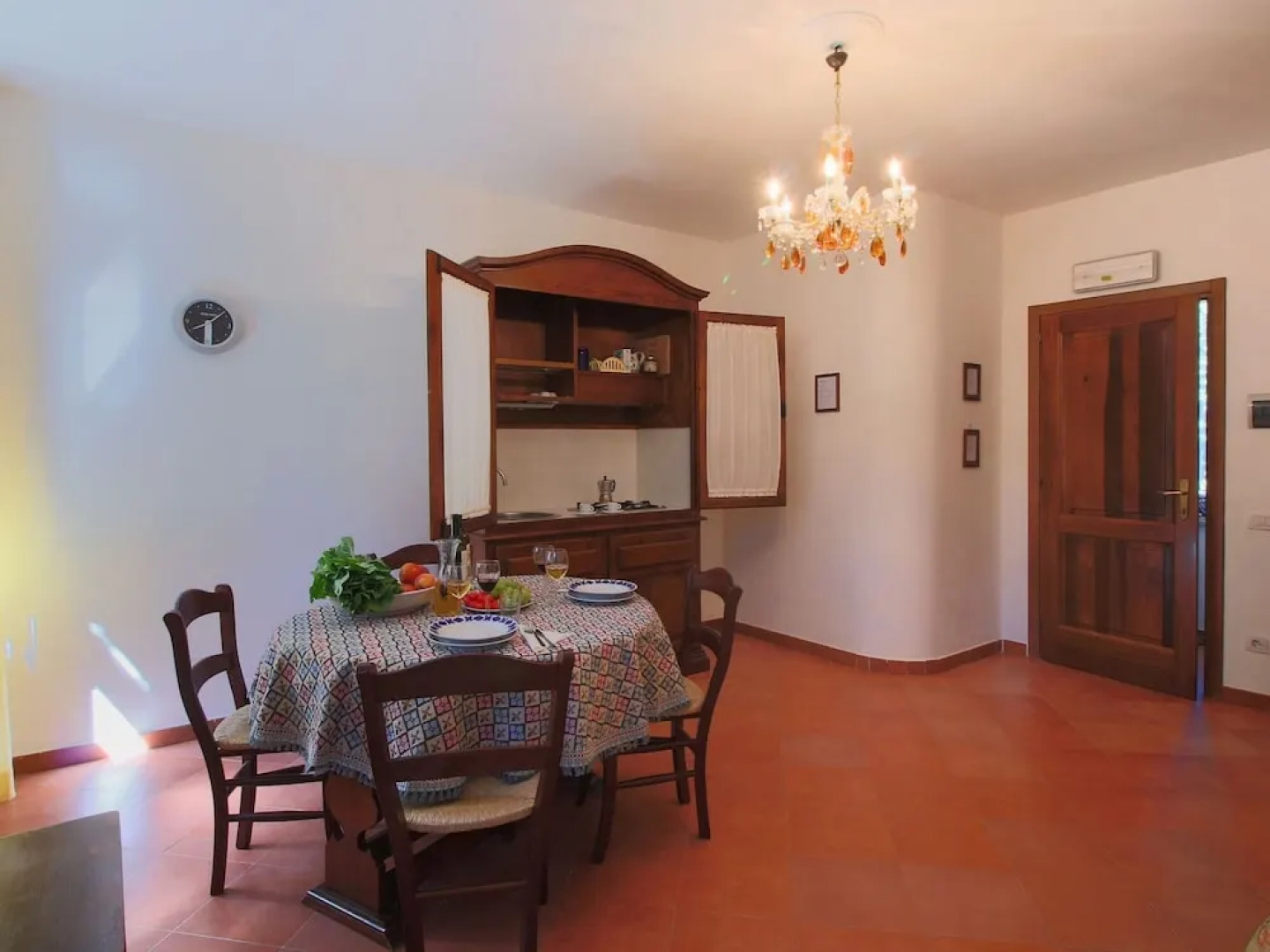 Stunning Farmhouse with Swimming Pool & Hot Tub in Umbria