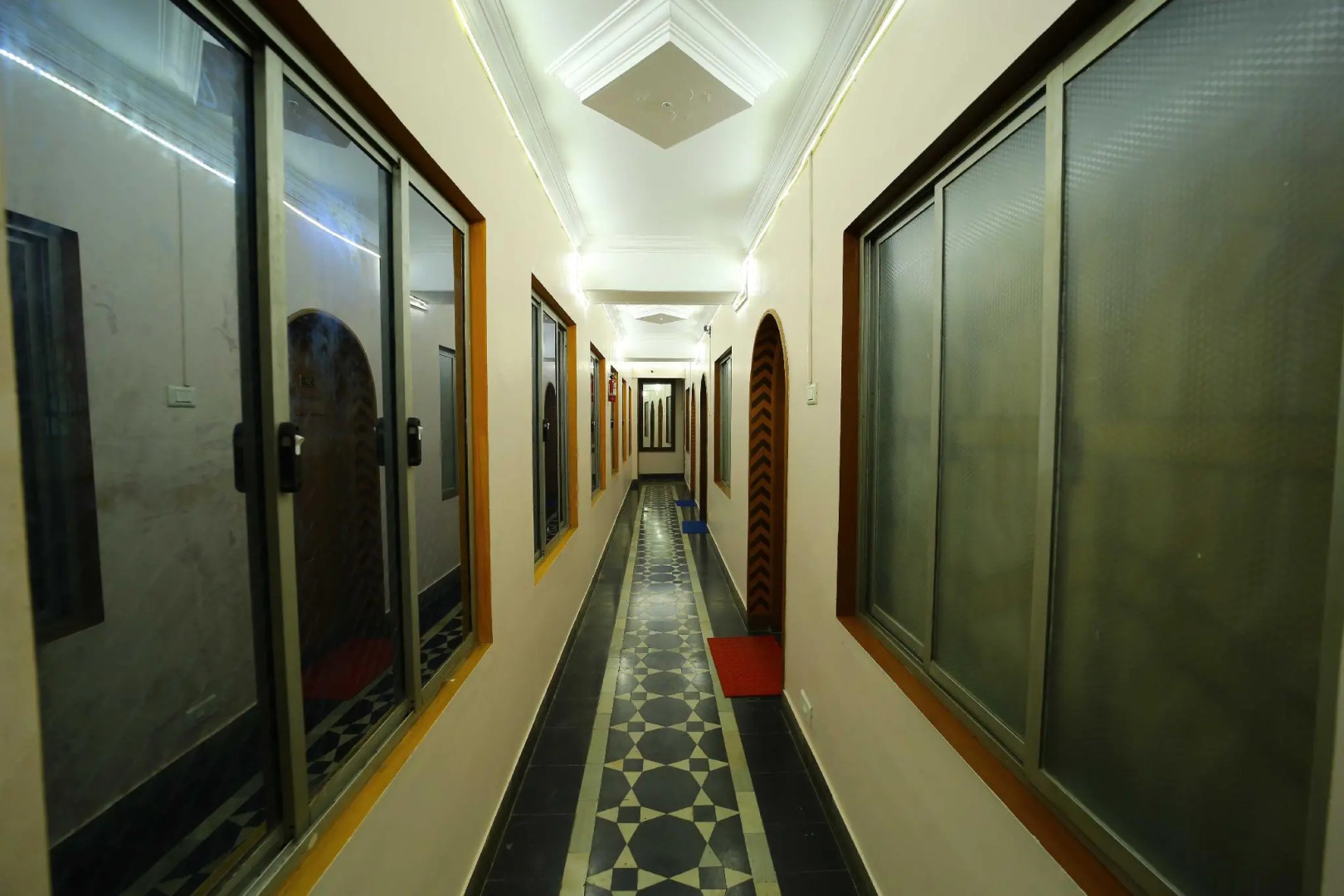 Hotel Shri Swarna's Palace