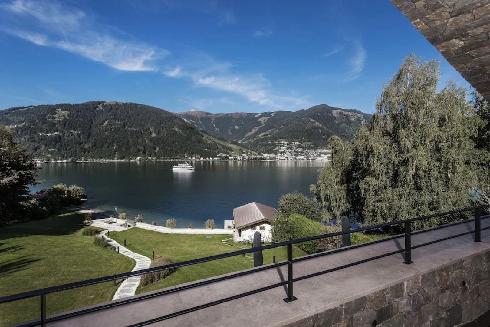 Eva Hof Lakeside Suites