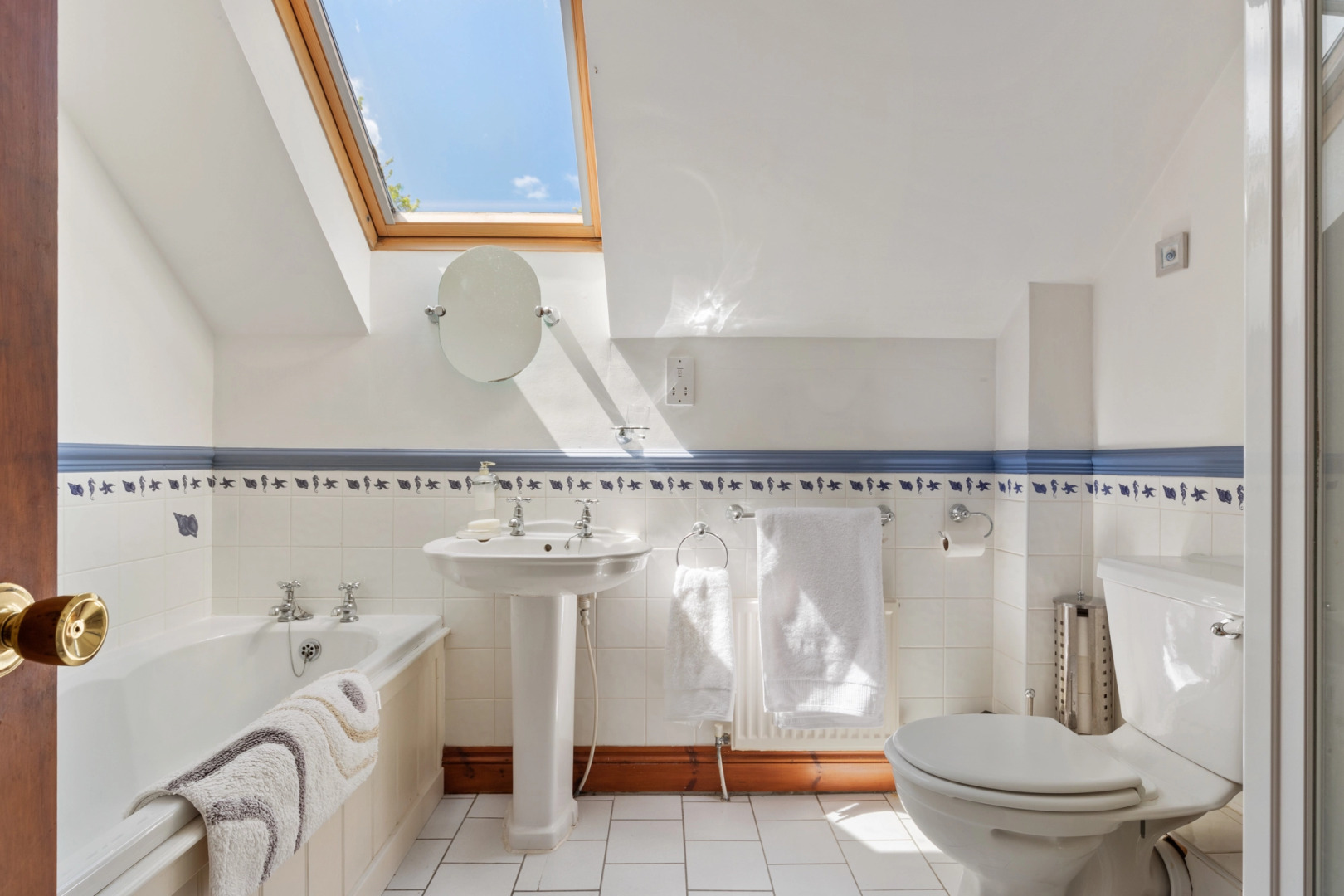 Harpers Lake - Beautiful Country Cottage with Countryside views