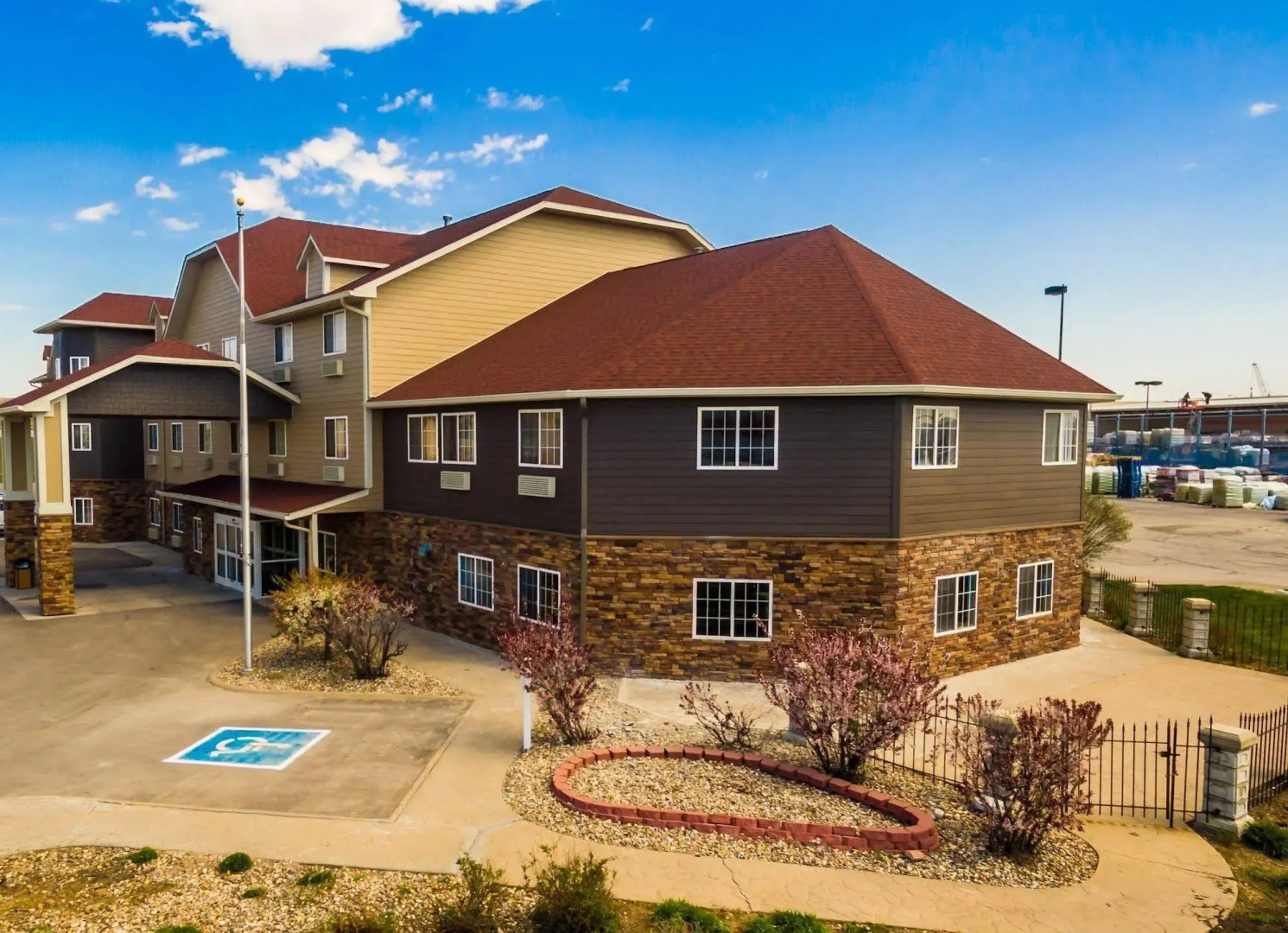 Red Roof Inn & Suites Omaha - Council Bluffs