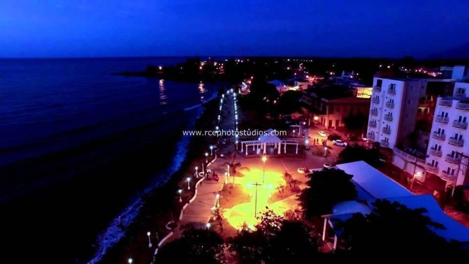 Art-Deco Beach Hotel