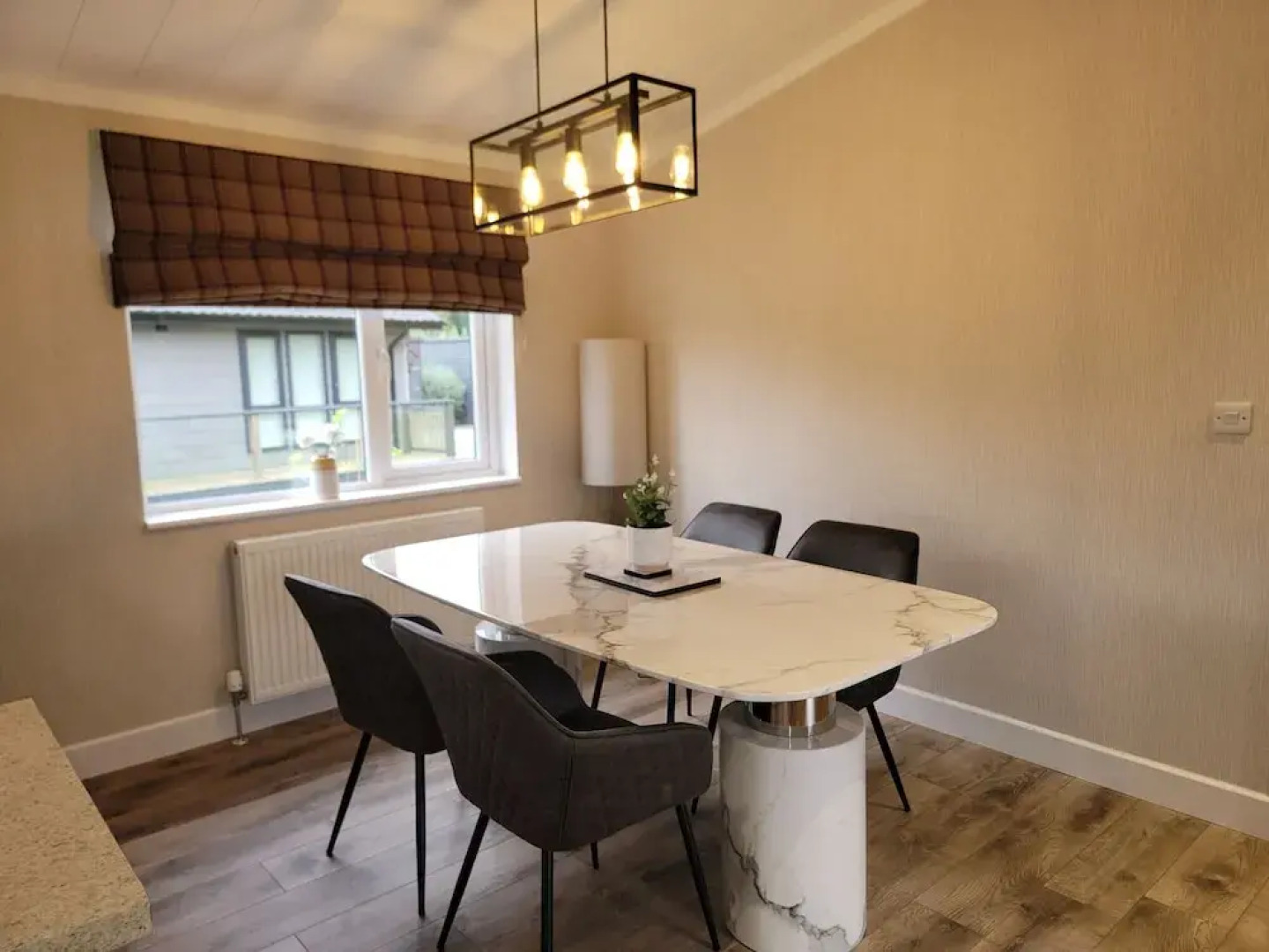 Luxury 2-bed Lodge in Routh, Sleeps 4 With Hot Tub