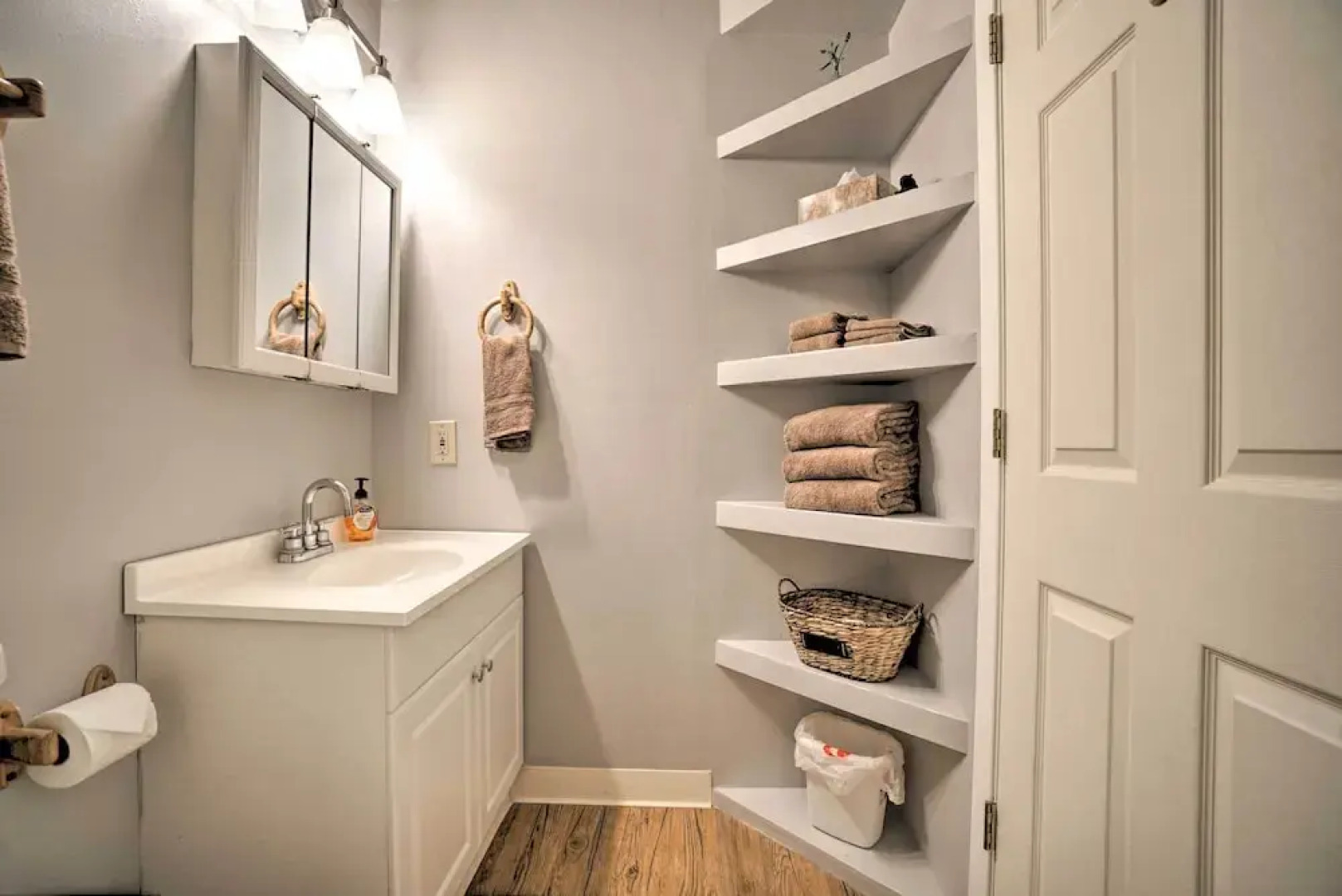 Convenient Kenai Apt - 3 Mi to Beach & Fishing