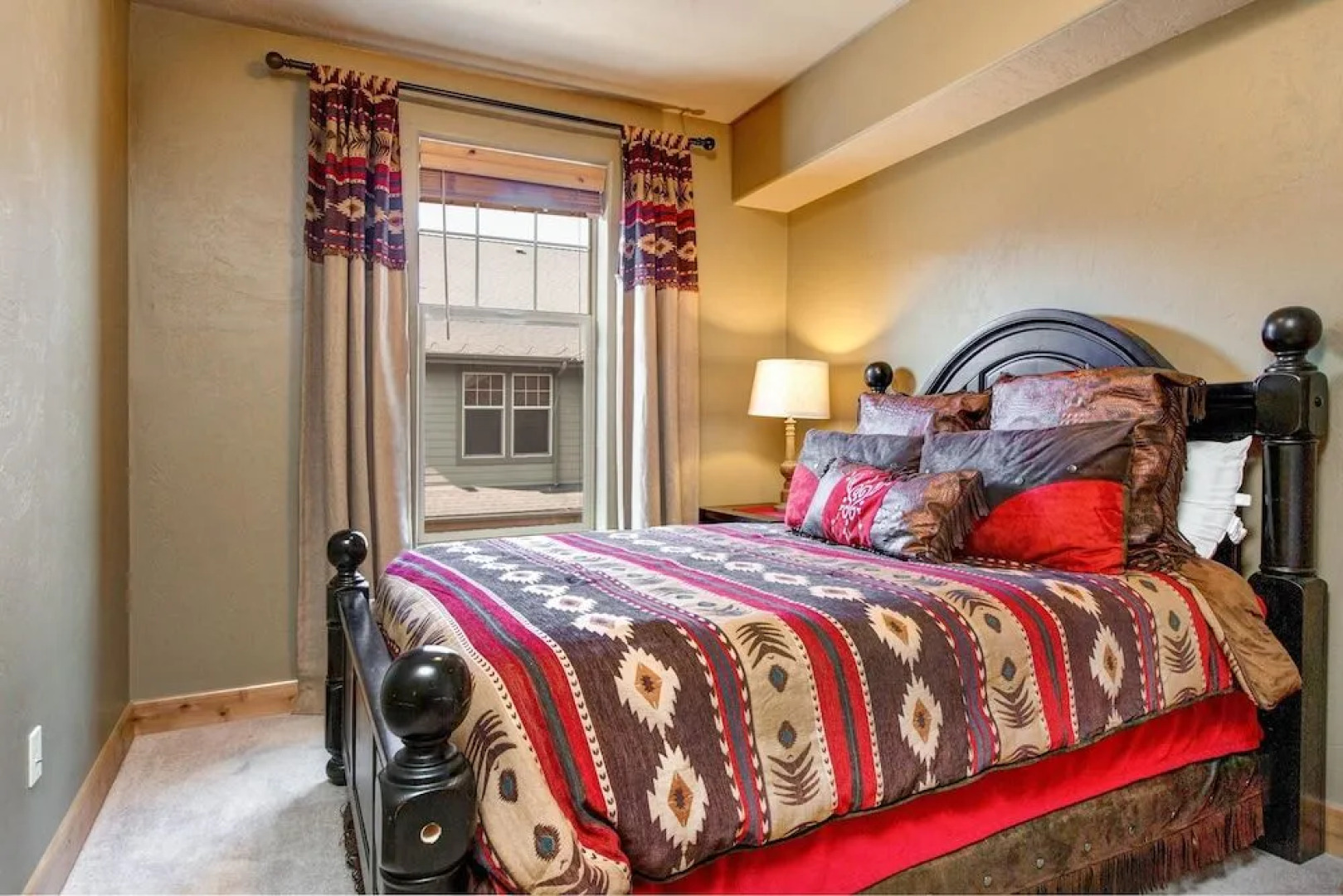 Warm and Spacious Home Base at Redstone by RedAwning