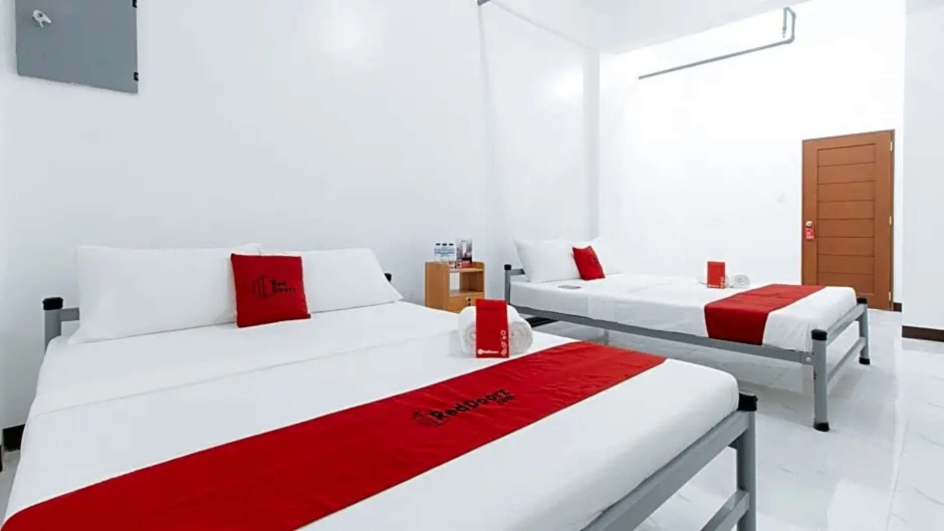 RedDoorz @ Park's Resort Hotel Alcantara