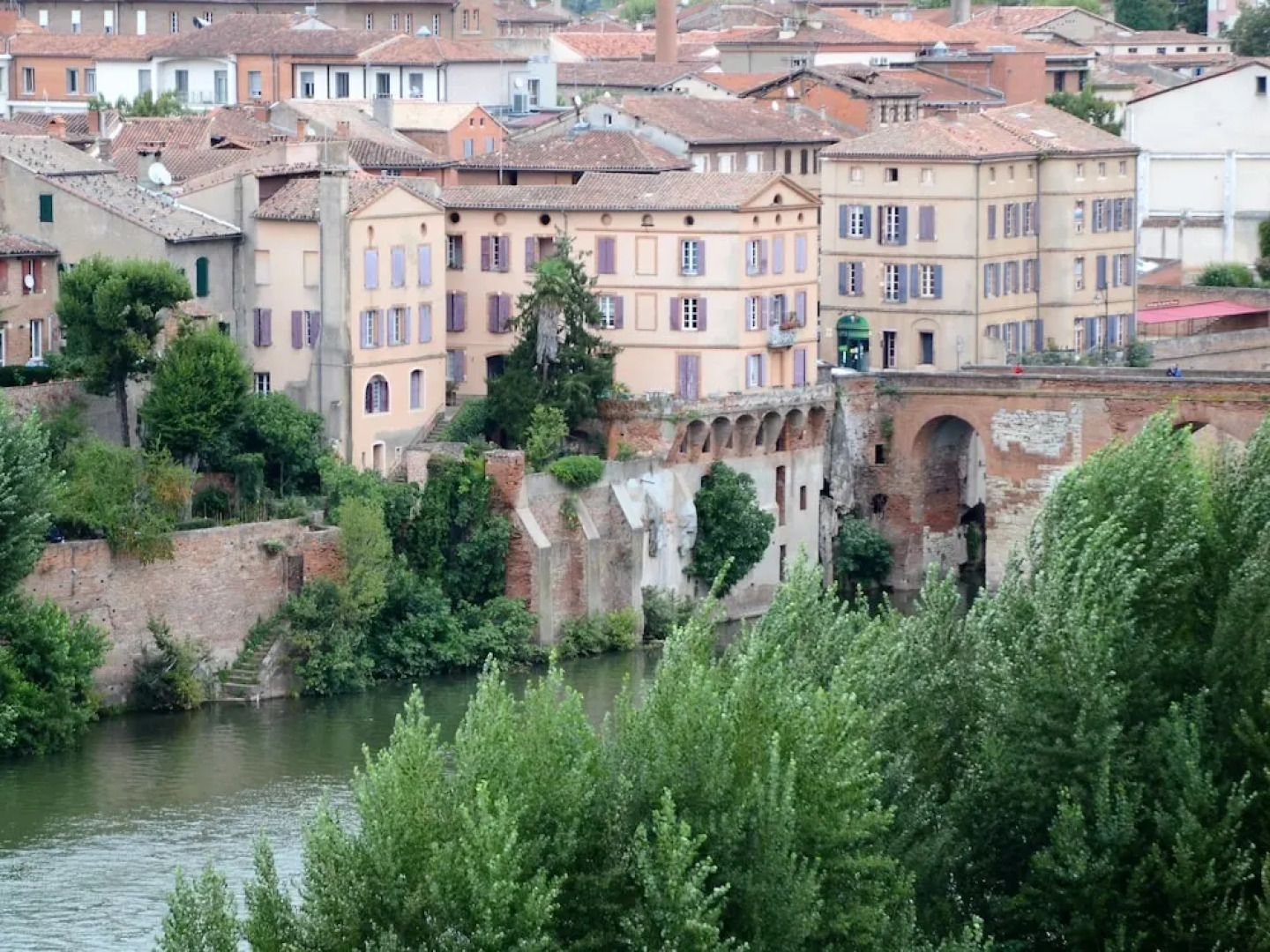 GÃ®te Le Syrah with swimming pool in a 250 year-old winery