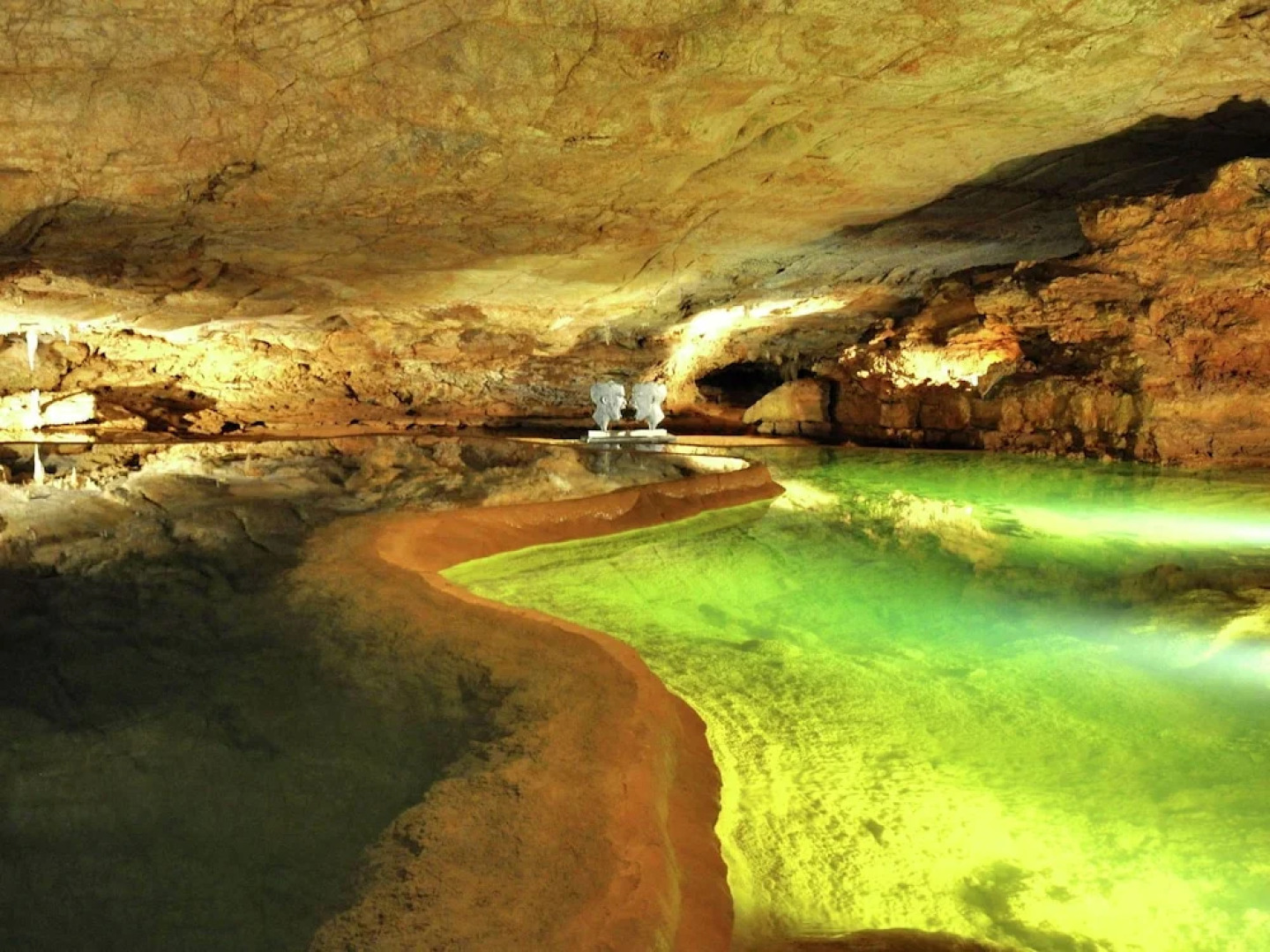 Peaceful Holiday Home in Carsac-aillac With Swimming Pool