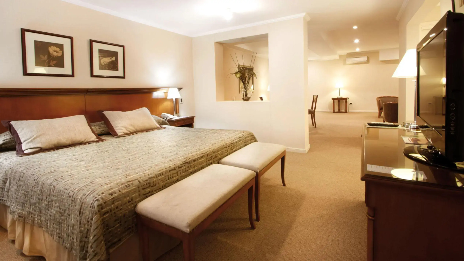 Tucuman Center Suites&Business