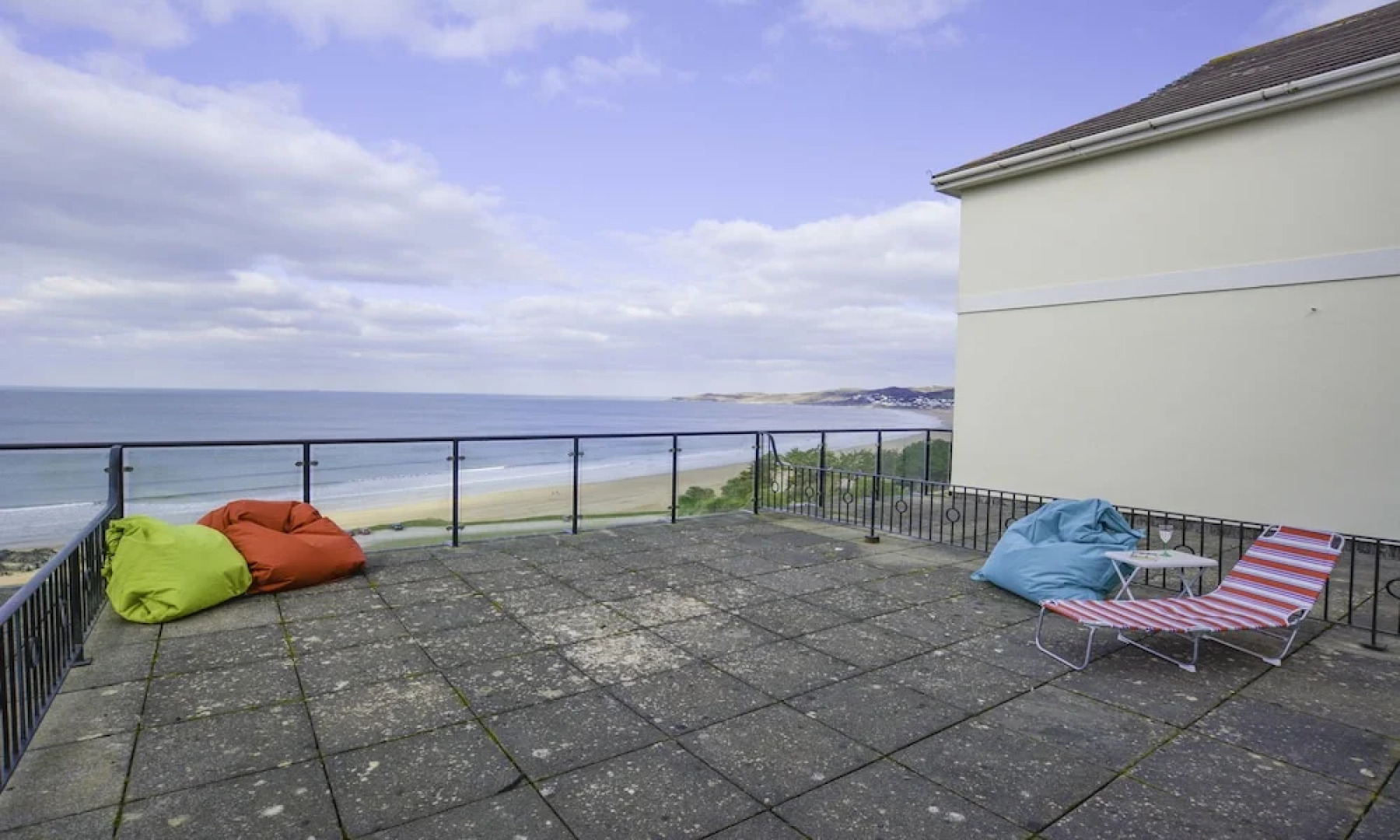 Clifton Court Apt 16 With Heated Pool