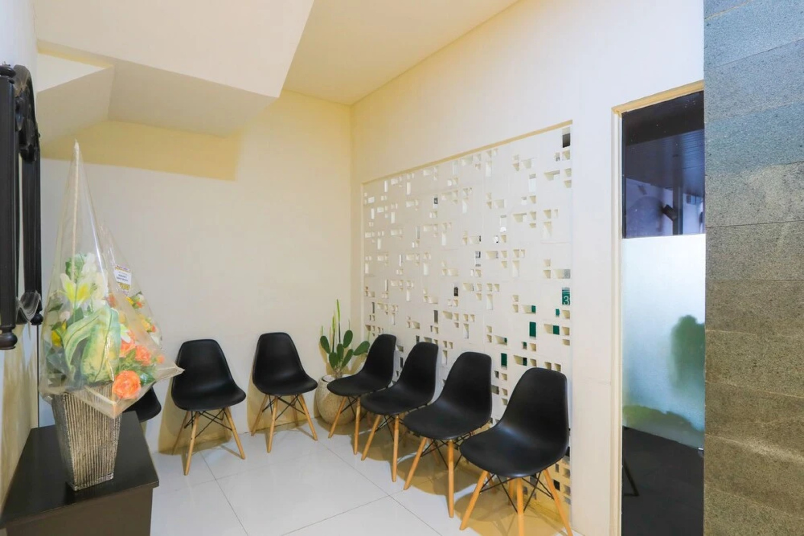 OYO 2267 Albani's Family Residence