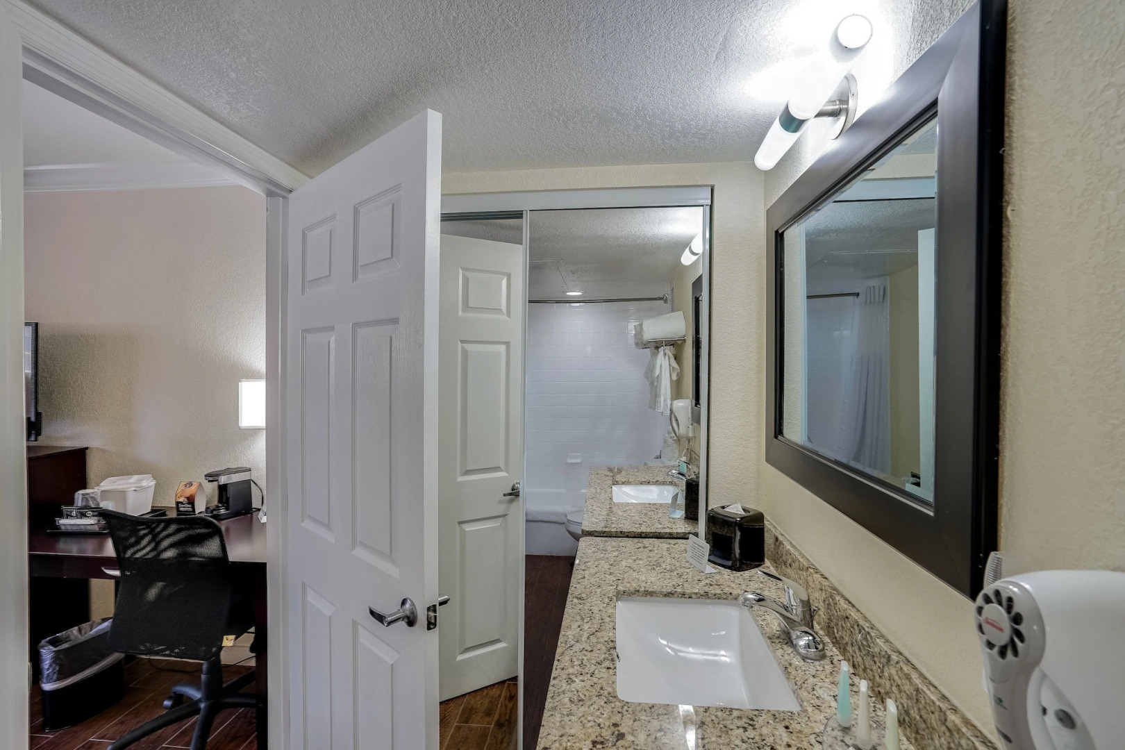 The Link Hotel on Sunrise