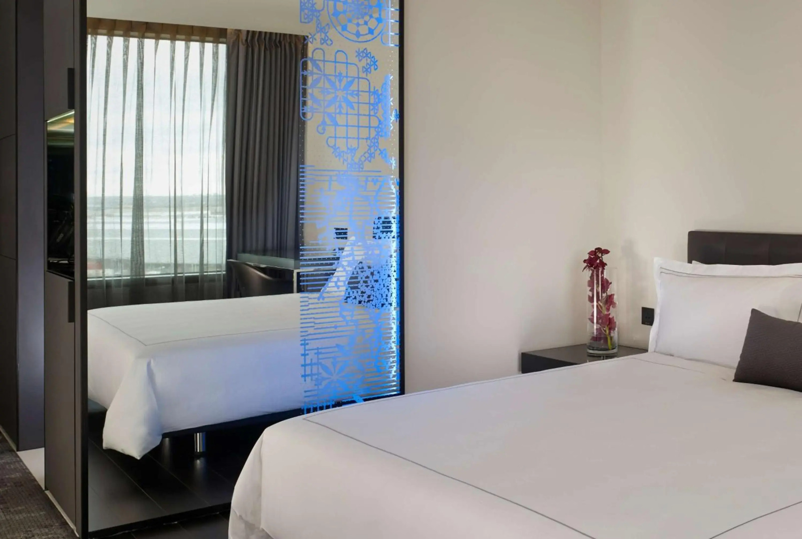 Envue, Autograph Collection