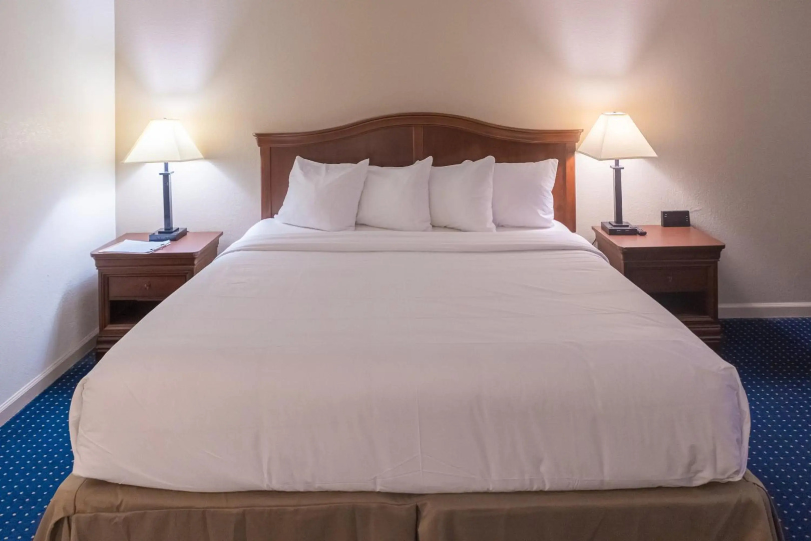 Cottonwood Suites Savannah Hotel & Conference Center