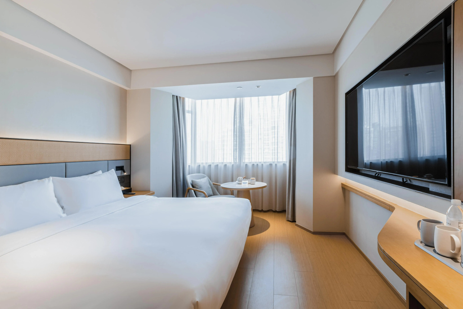 Ji Hotel (Shanghai Lujiabang Road Metro Station)