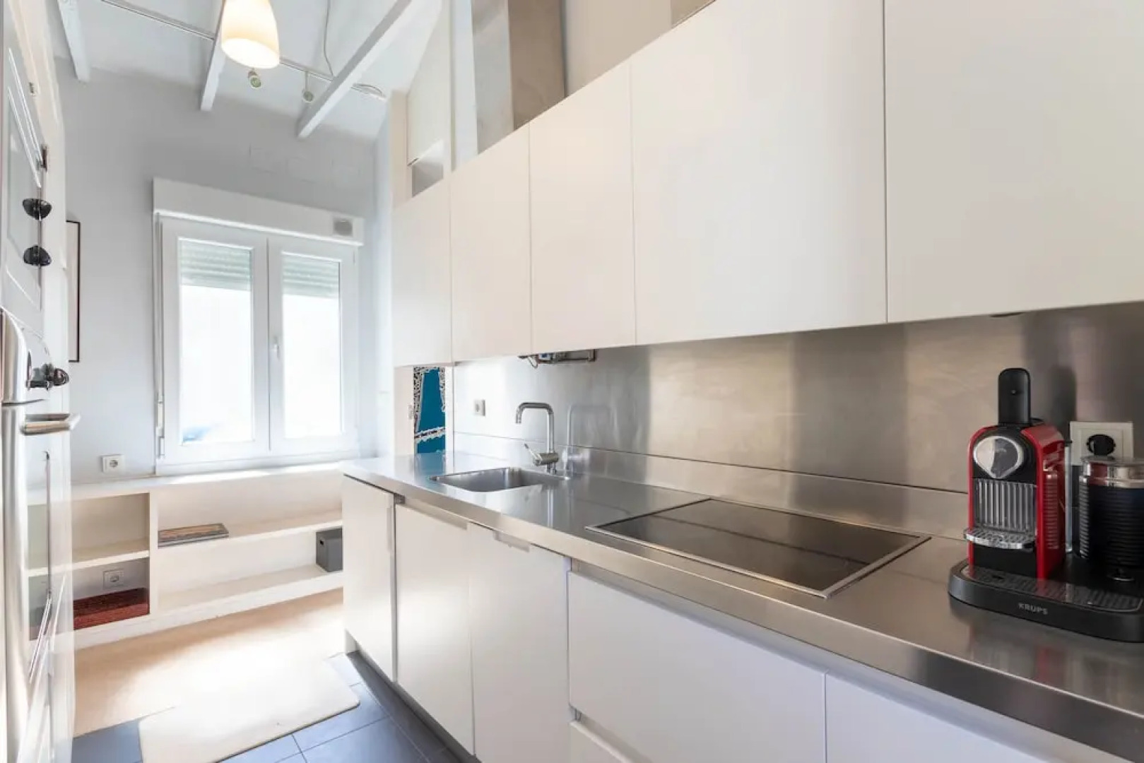 AREETA COZY apartment with parking by Aston Rentals