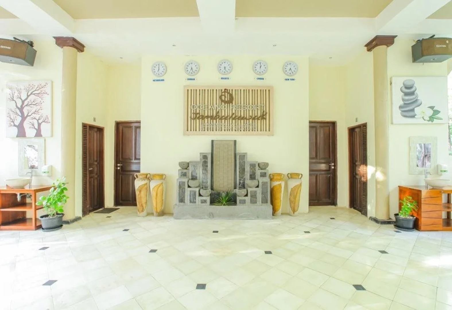 Jambuluwuk Oceano Resort Gili Trawangan