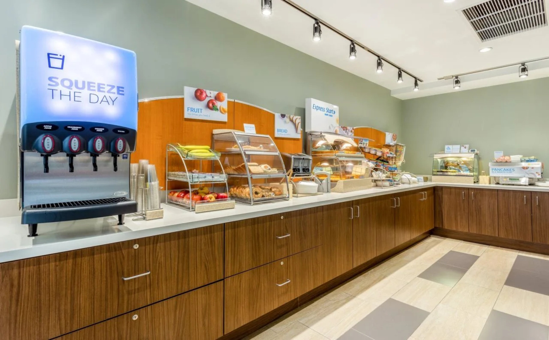 Holiday Inn Express Hotel & Suites Chicago-Midway Airport by IHG