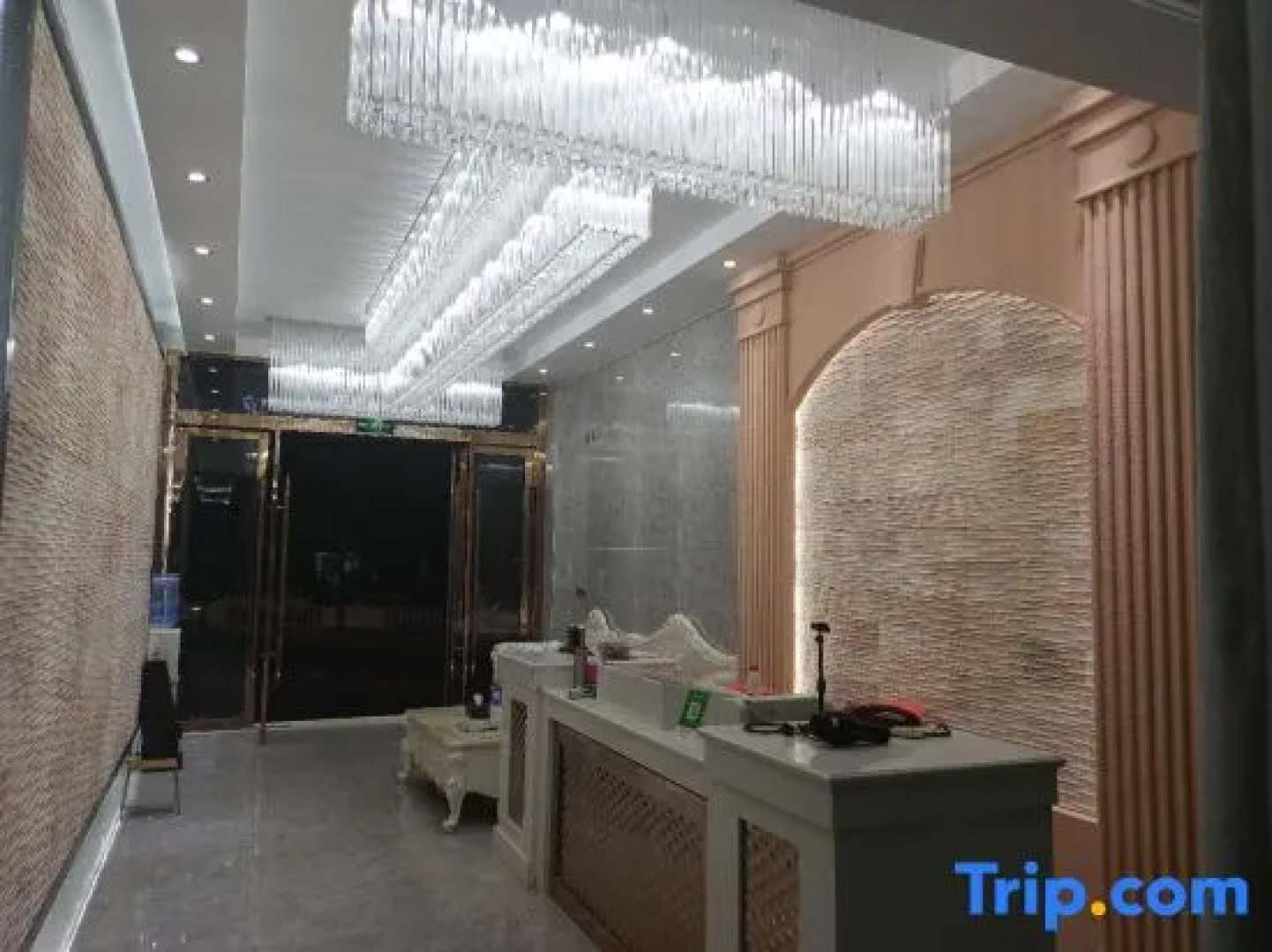Yulong Business Hotel
