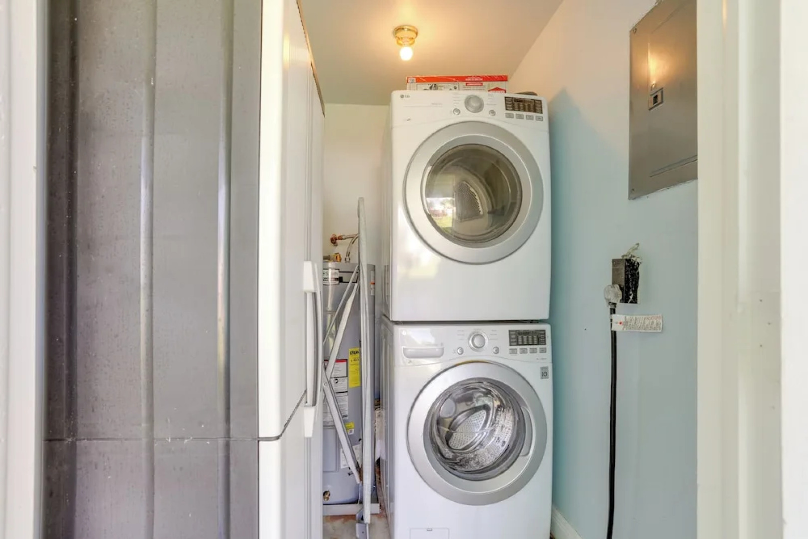 Pet-friendly Palm Beach Pad - 1 Mi to the Ocean!