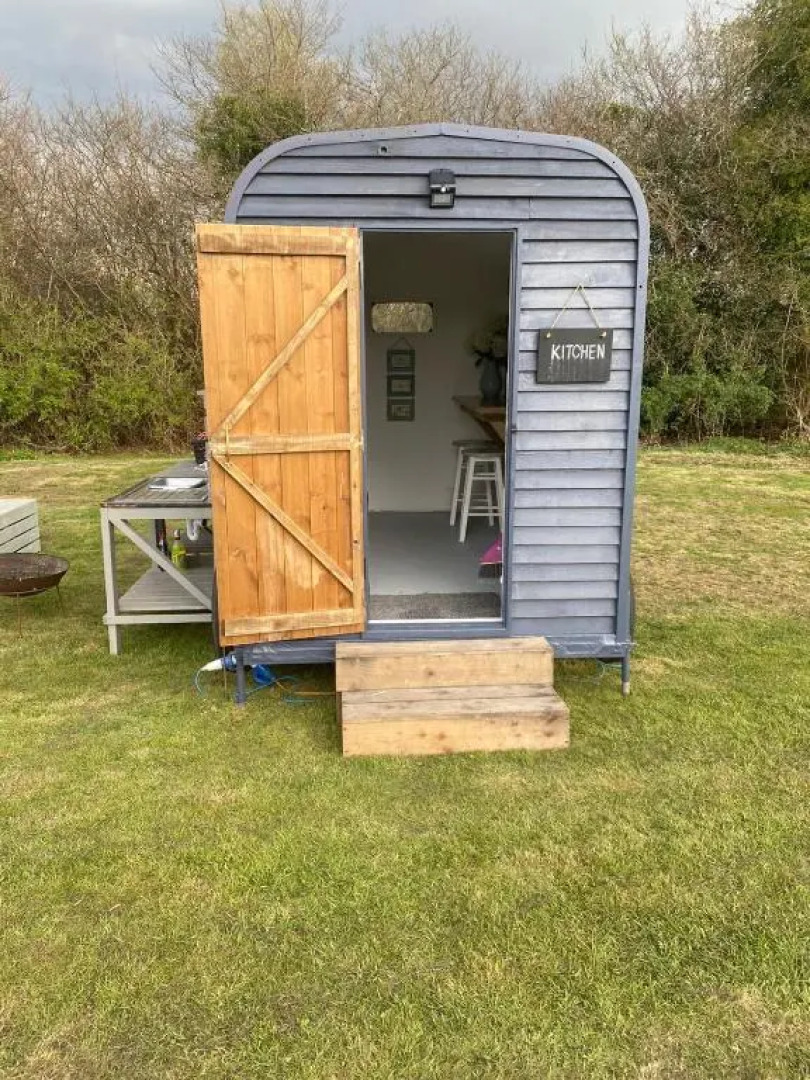 Hopgarden Glamping - Luxury 6m bell tent