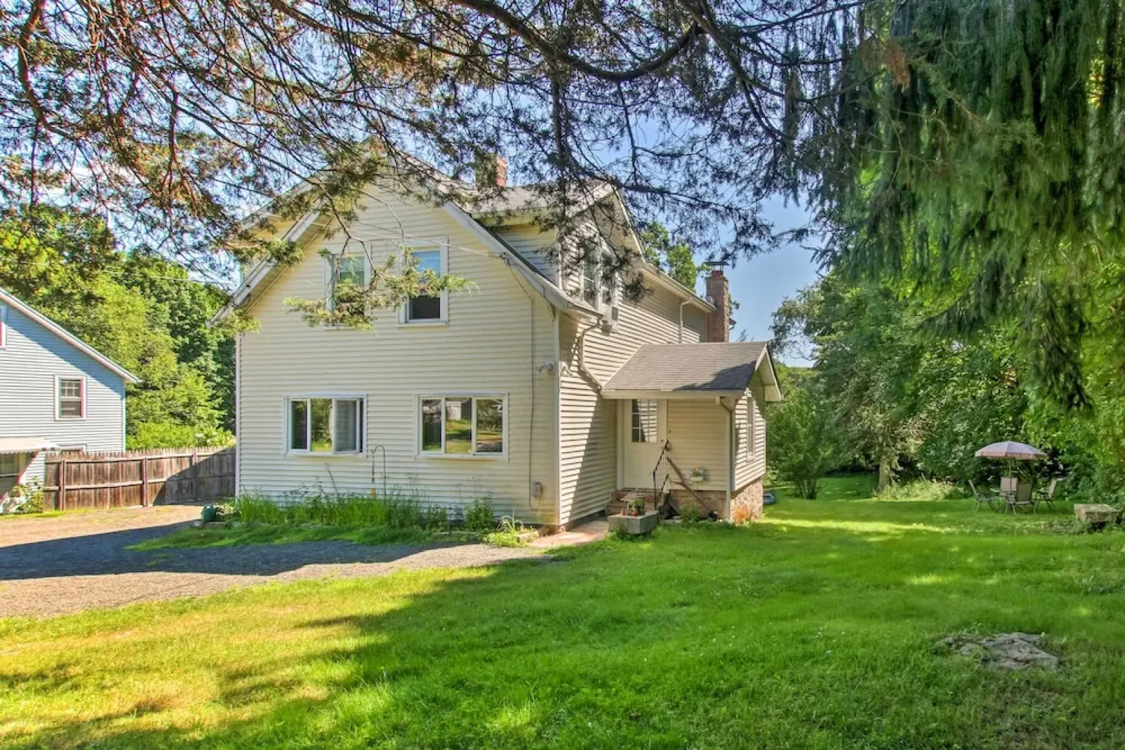 Pet-friendly Branford Apt - 10 Min Walk to Beach!