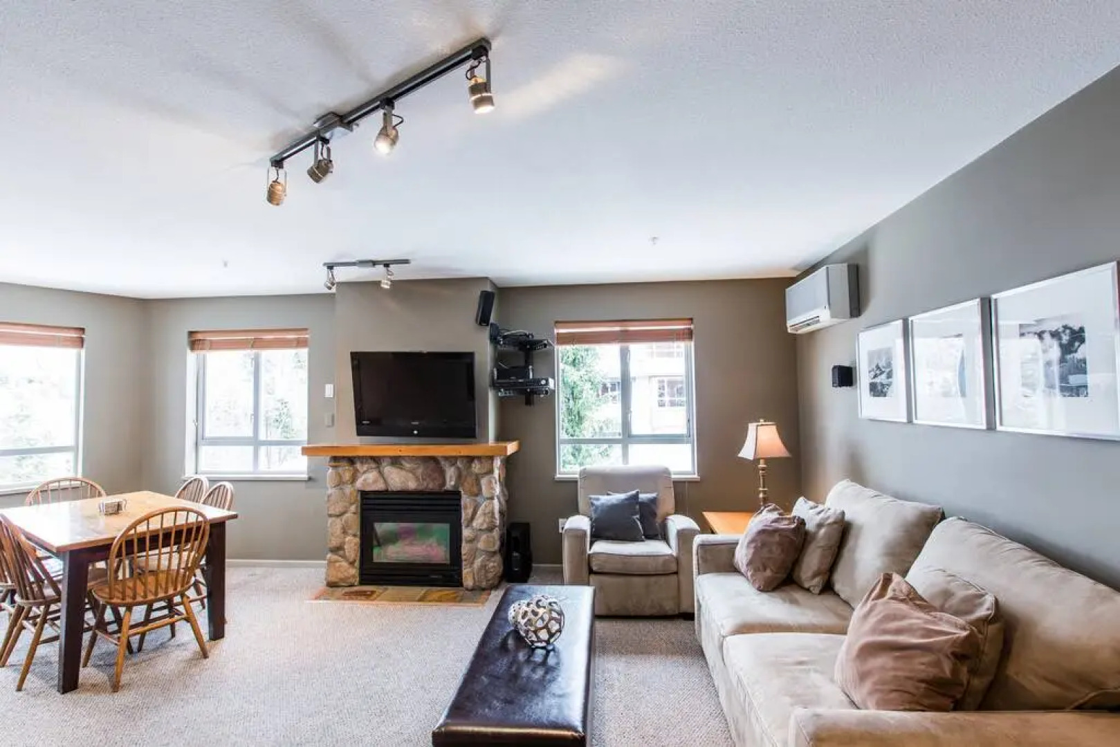 Whistler Village -  Best location - spacious - Village stroll - Walk to lift - bars - restaurants - grocery store - liquor store Deer Lodge 341