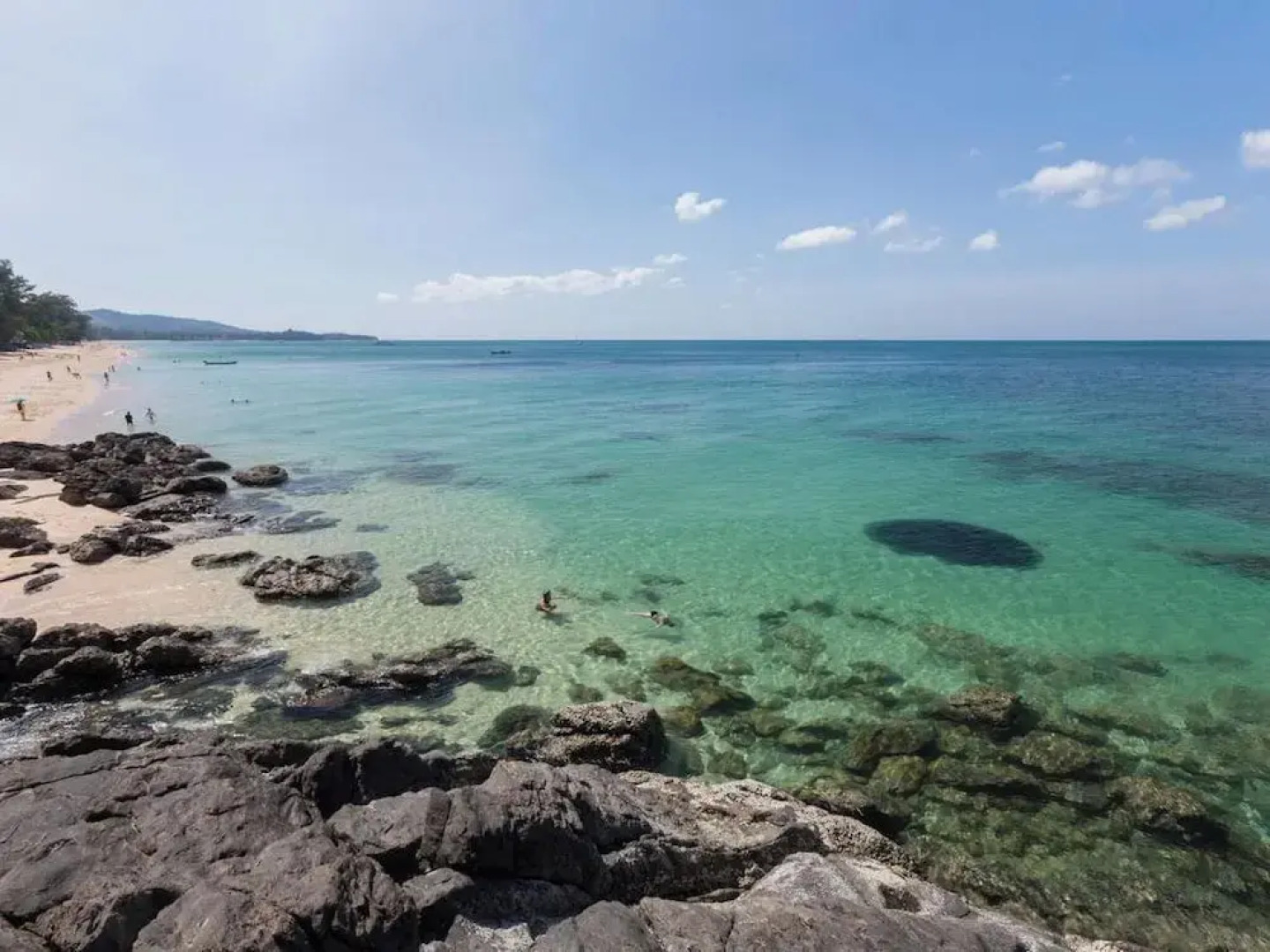 Hotel and Beach Bungalow at Lanta Resort