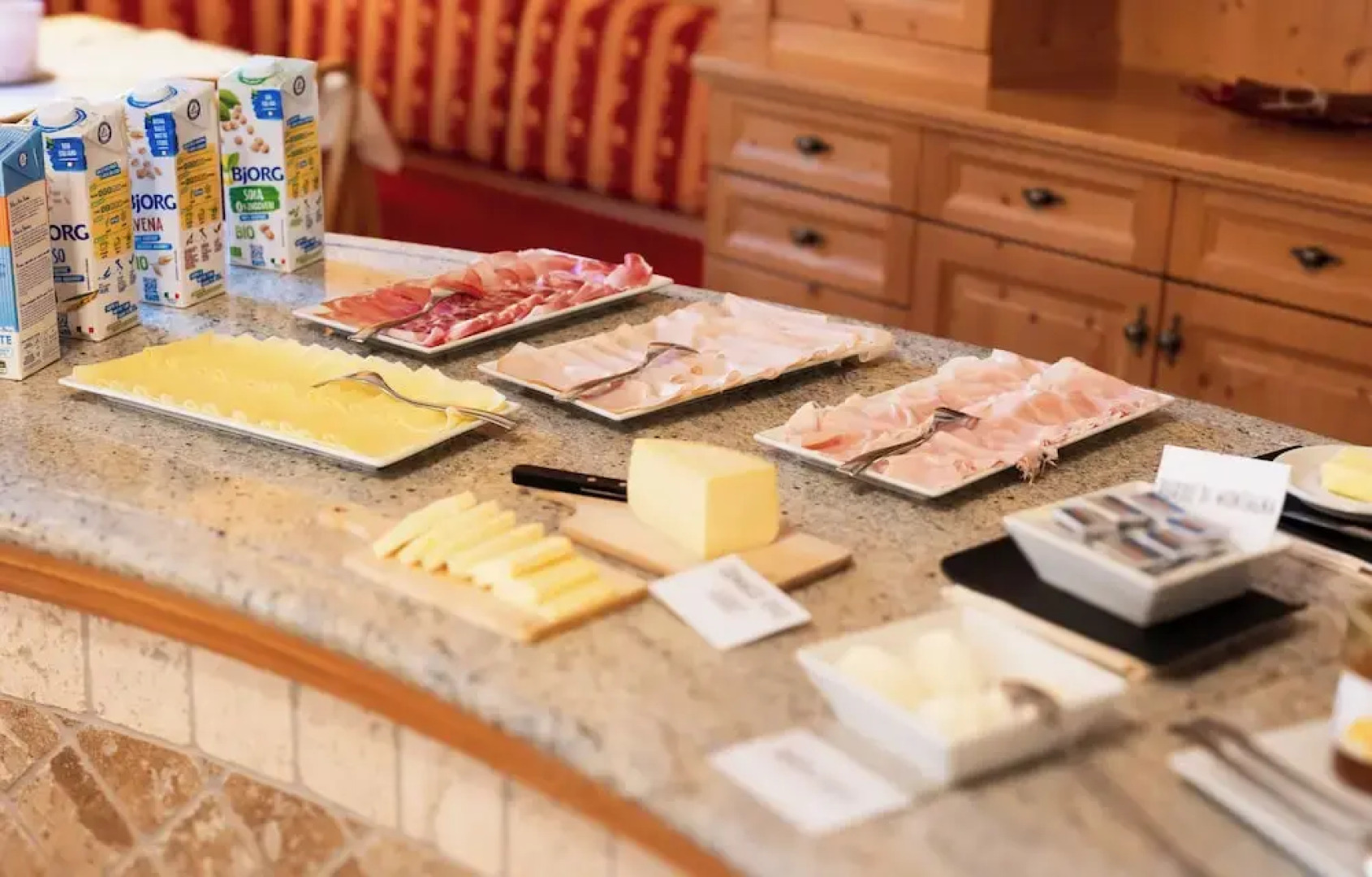 Hotel Vioz - Family Hotel & Apartments