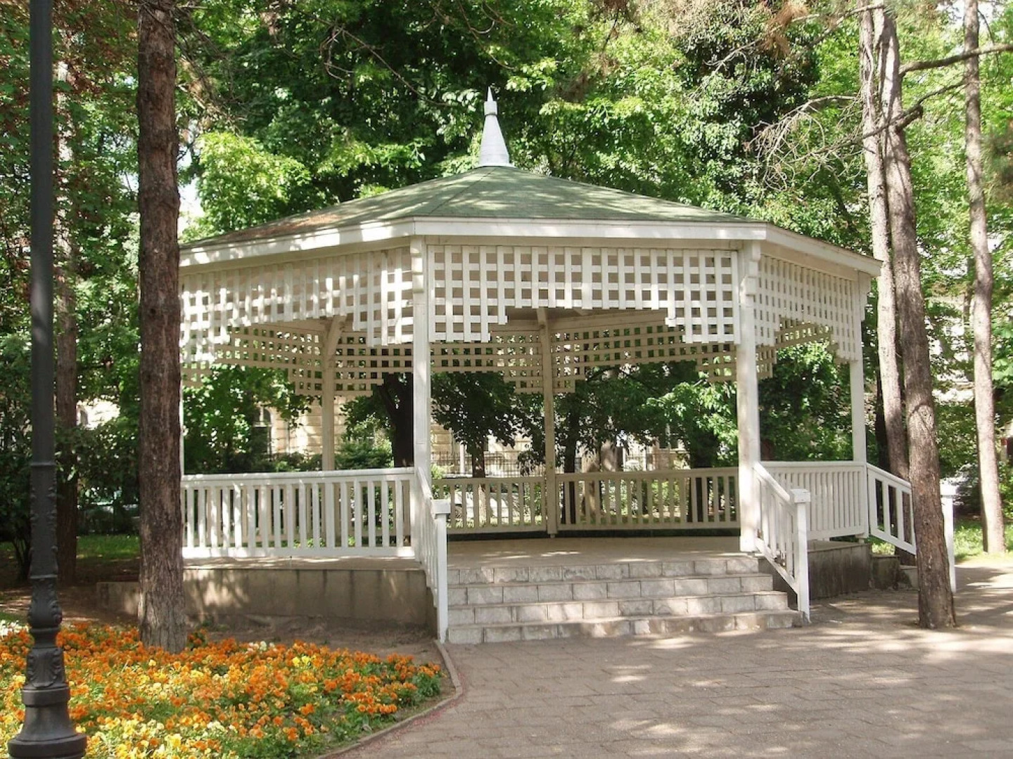 Home Living Apartments