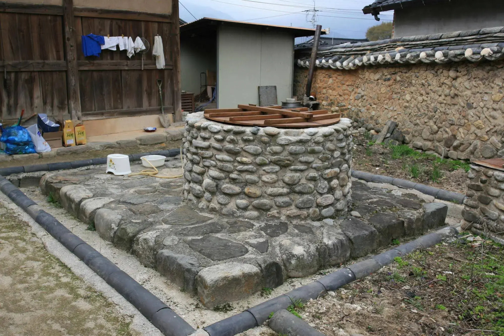 Geochang Choongsindang Donggae Jeongon Gotek