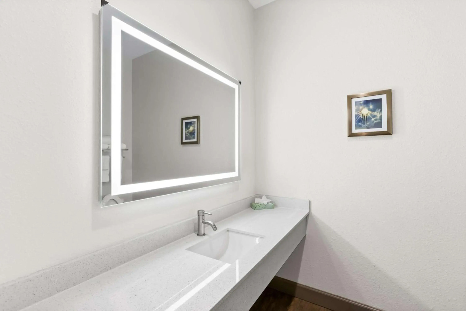 Sonesta Essential La Porte