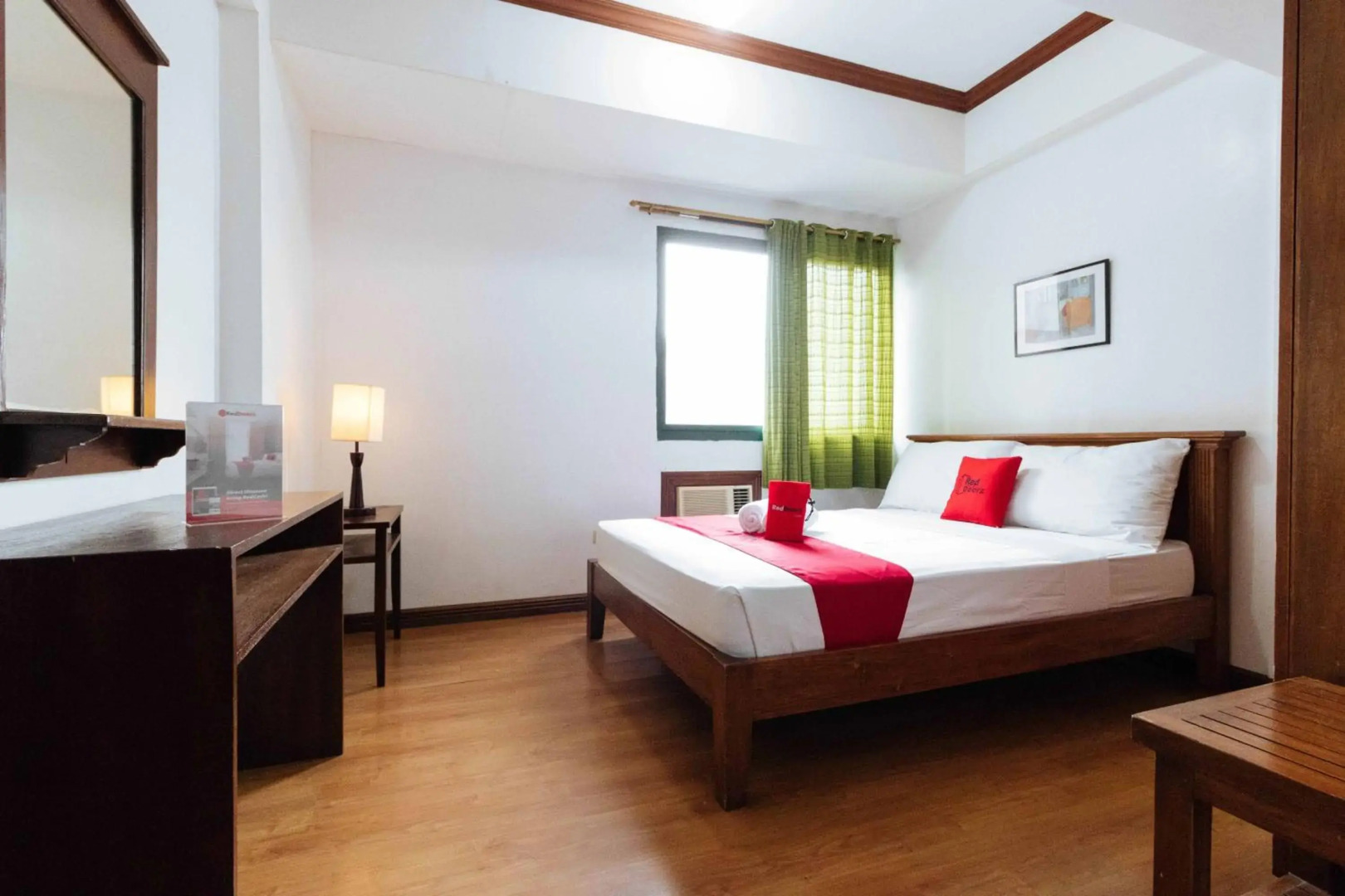 RedDoorz @ Moonwalk Paranaque