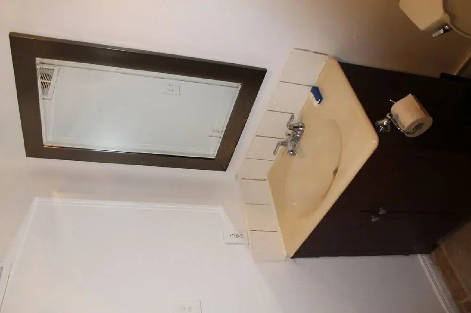 Adib Apartments - 224 Woodroffe Ave, Unit 4 (Basement)