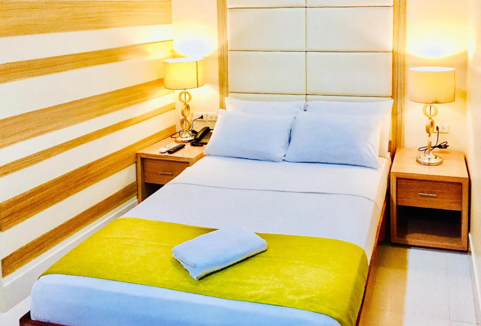 RedDoorz Plus @ ABC Landmark Hotel