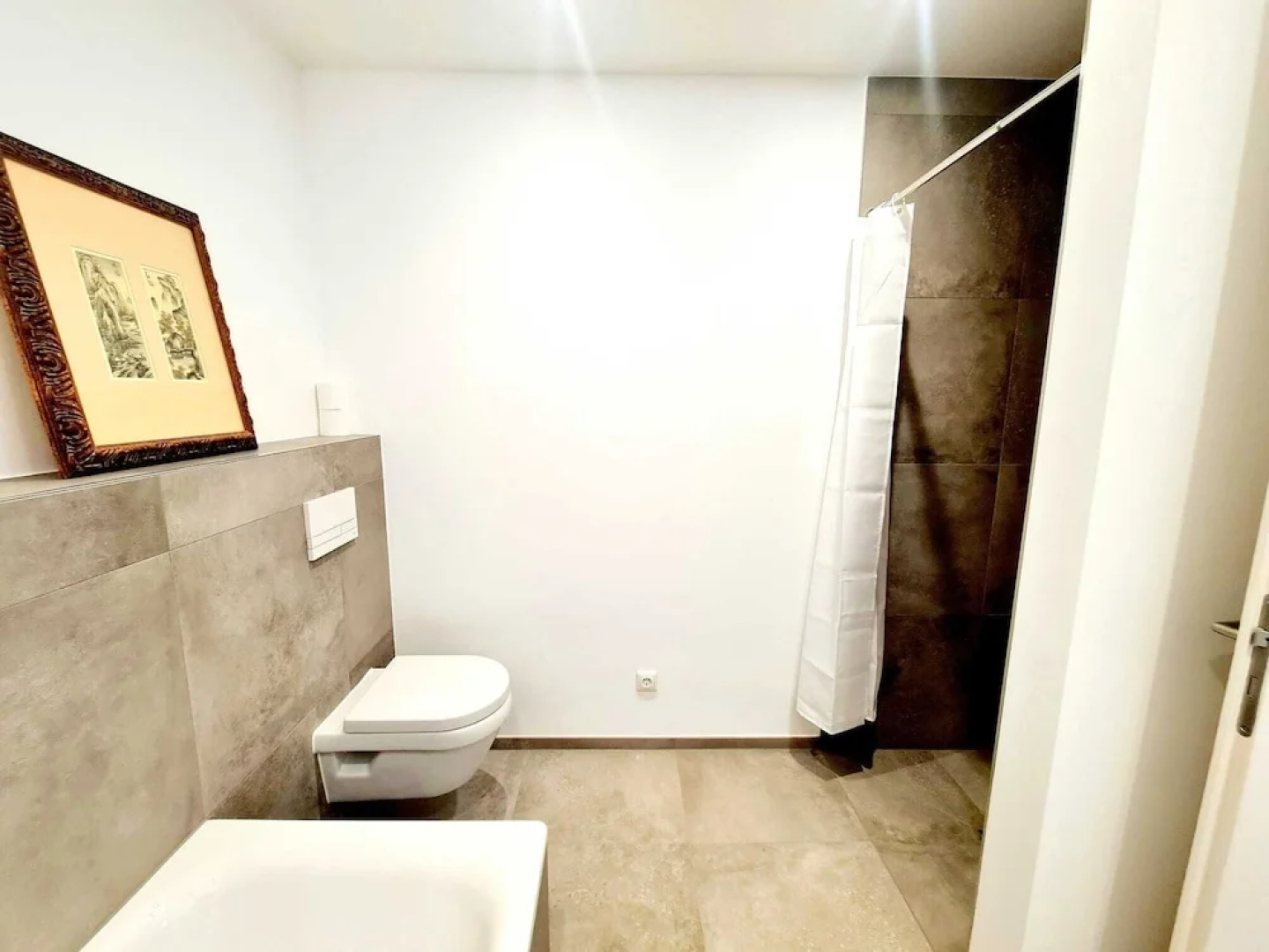 Spacious & Luxurious 5 bedrooms House