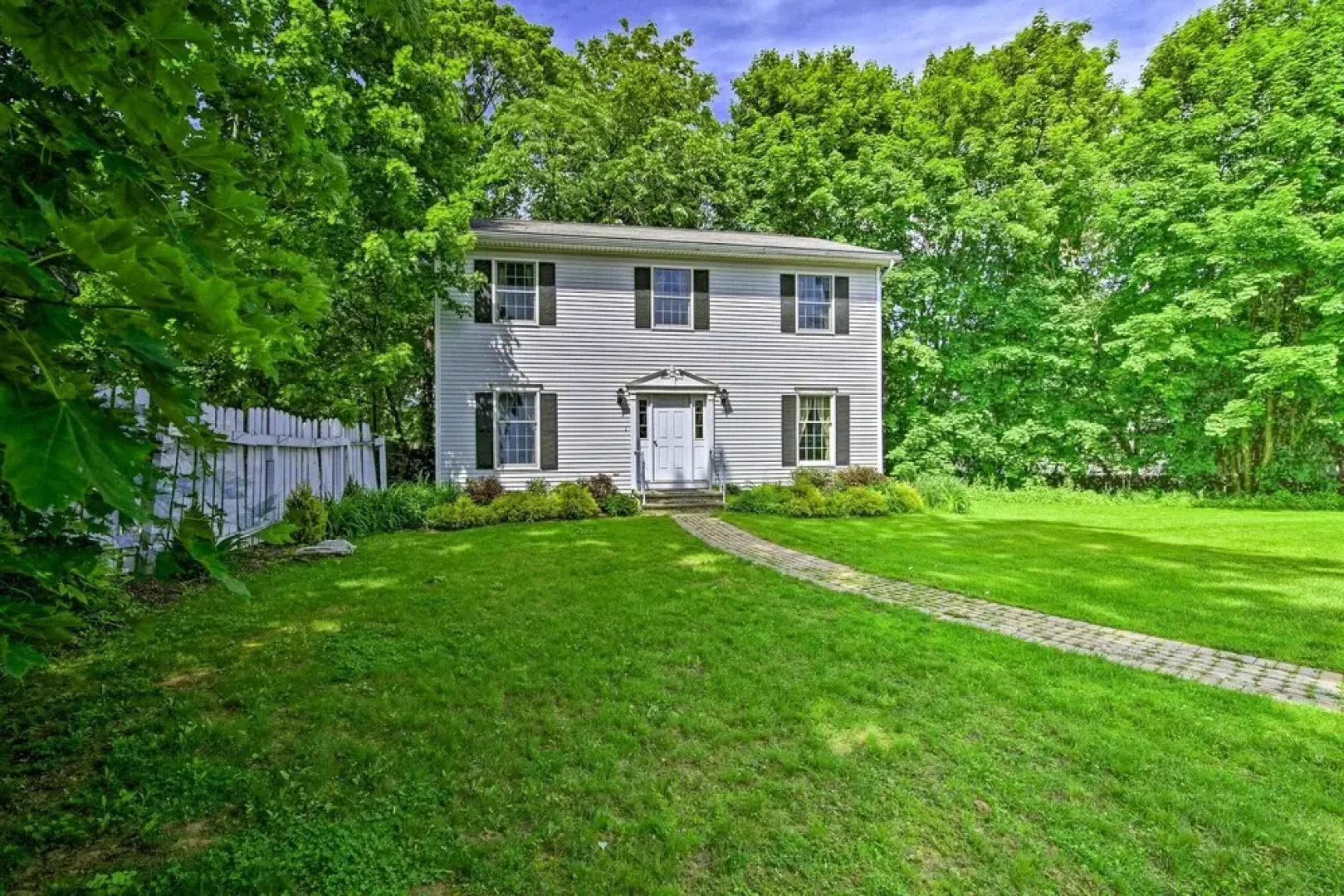 Walk to Dining: Downtown Lenox Guest House!