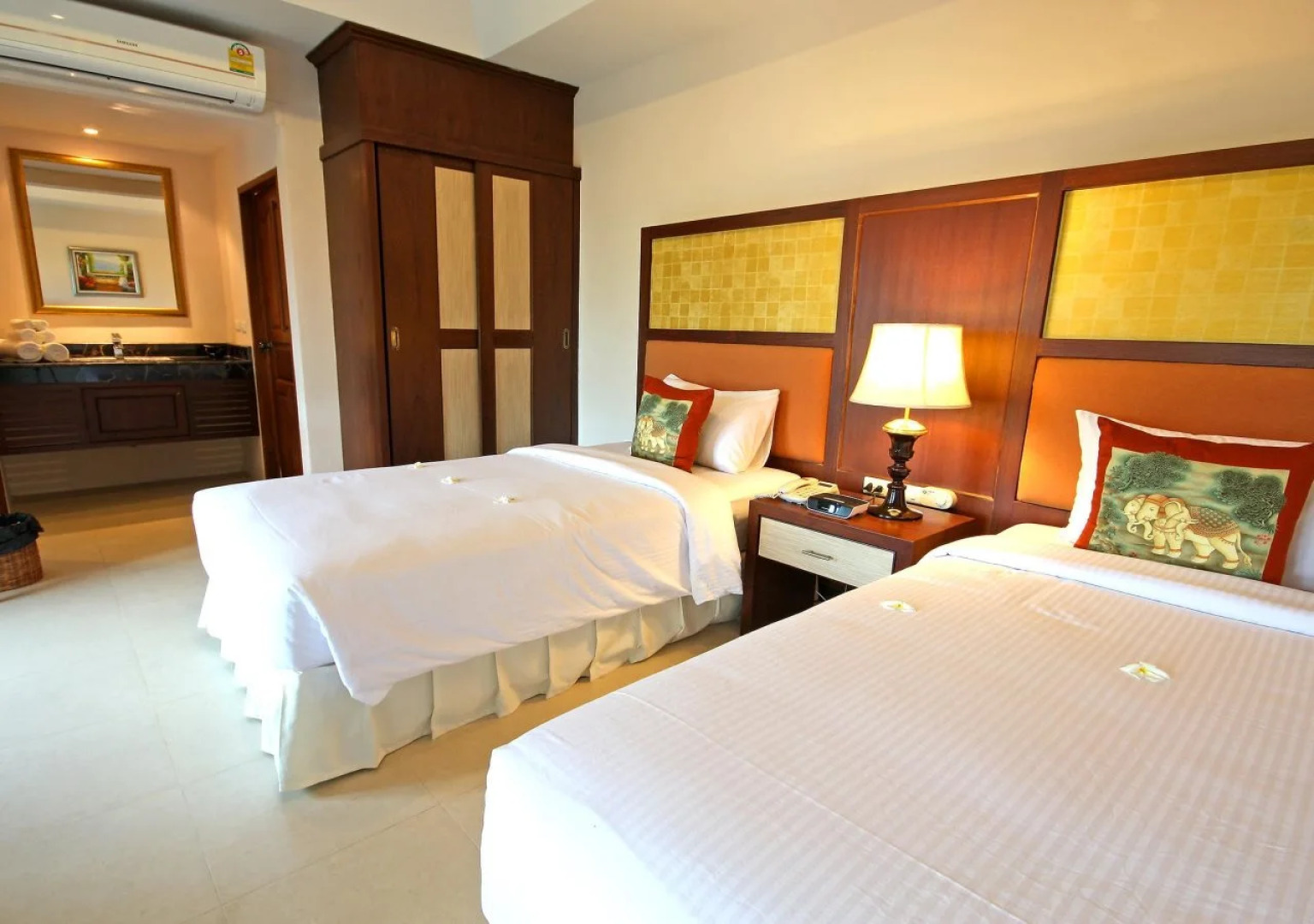 AT Pool Villa Resort