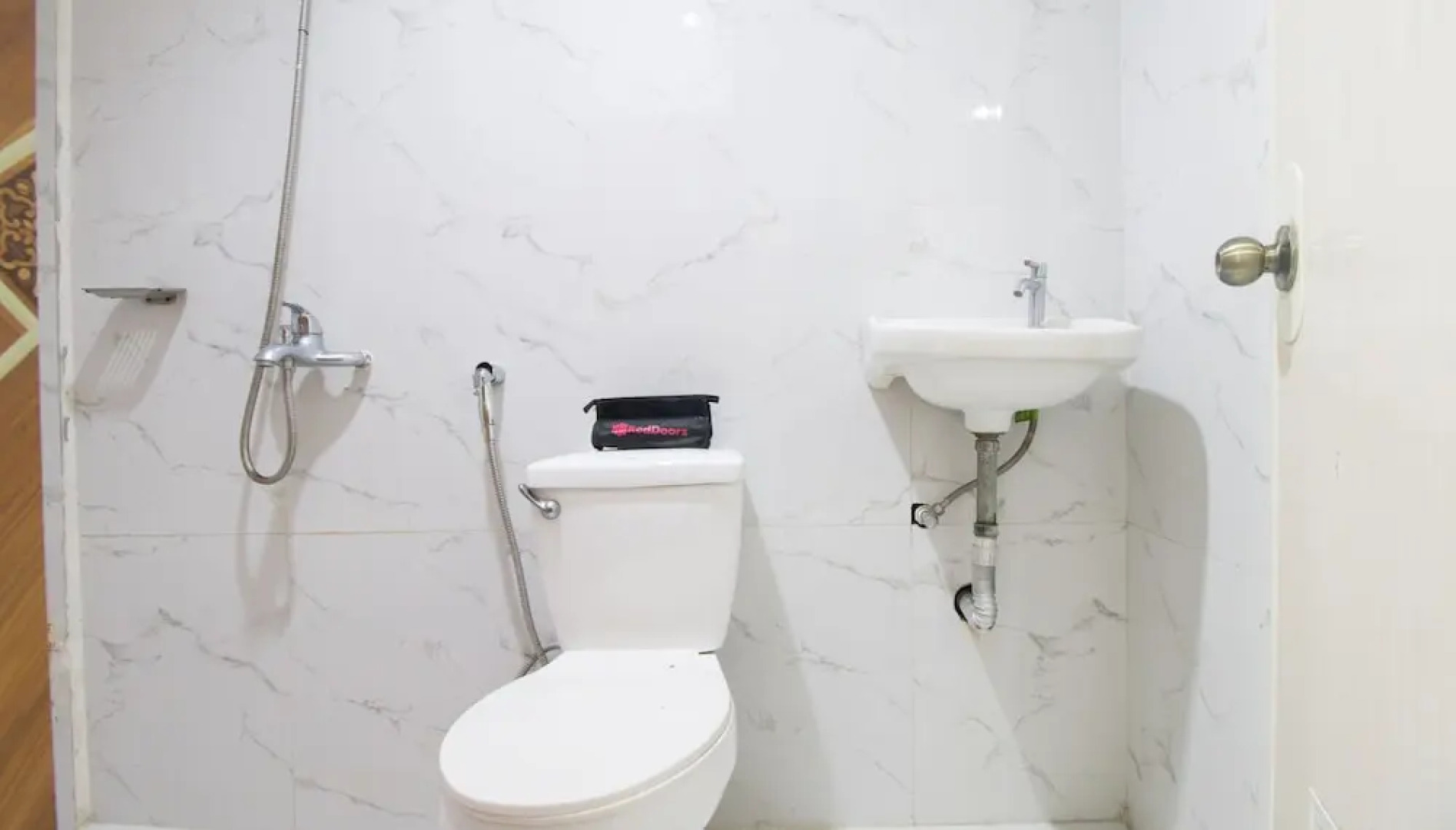 RedDoorz Plus near Tacloban Astrodome