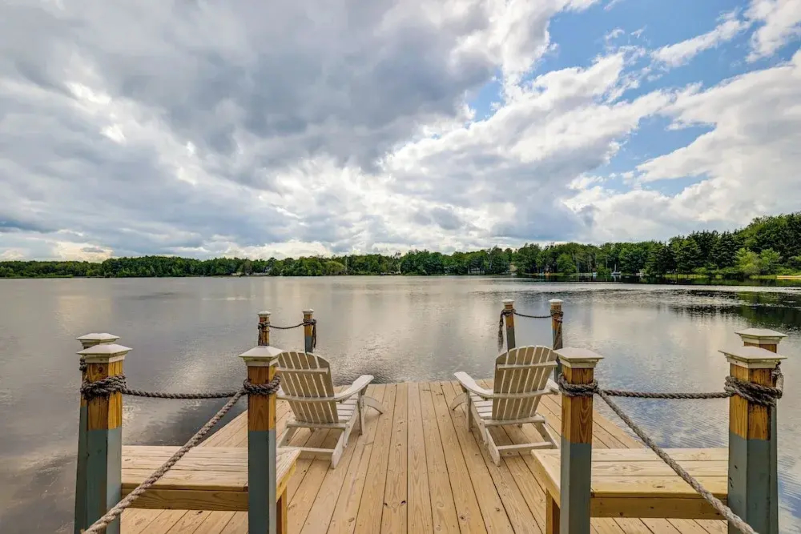 Luxe Lake House w/ Private Beach in Pocono Summit